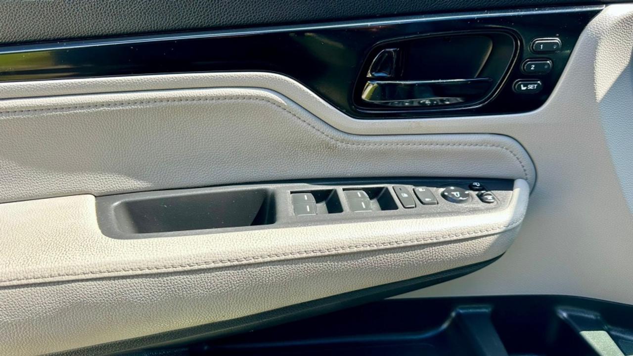 2018 Honda Odyssey * TOURING PKG * MUST SEE TOURING Photo