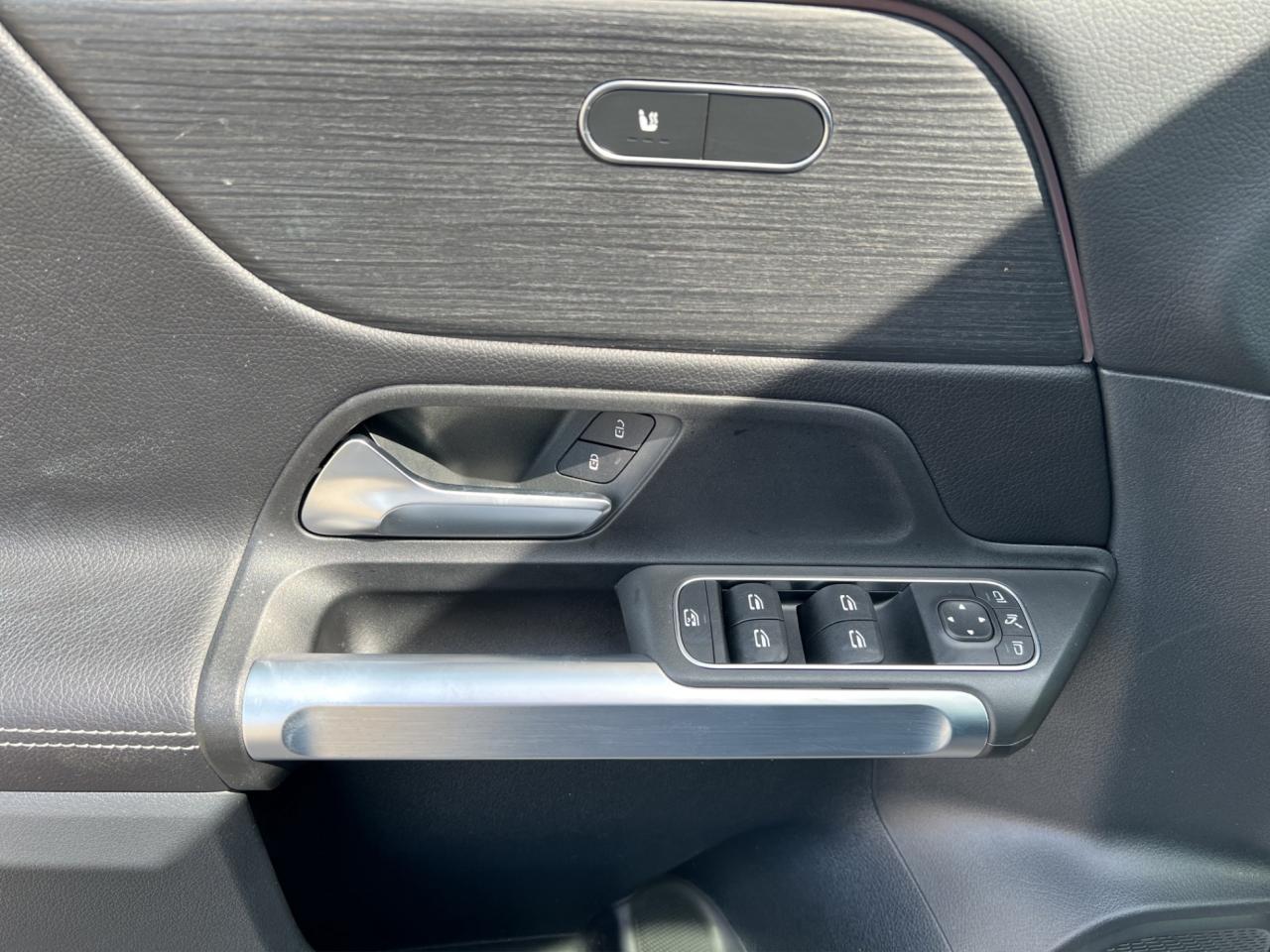 2022 Mercedes-Benz G-Class GLB 250 4MATIC - 7 Passenger - Reverse Camera !!! Photo