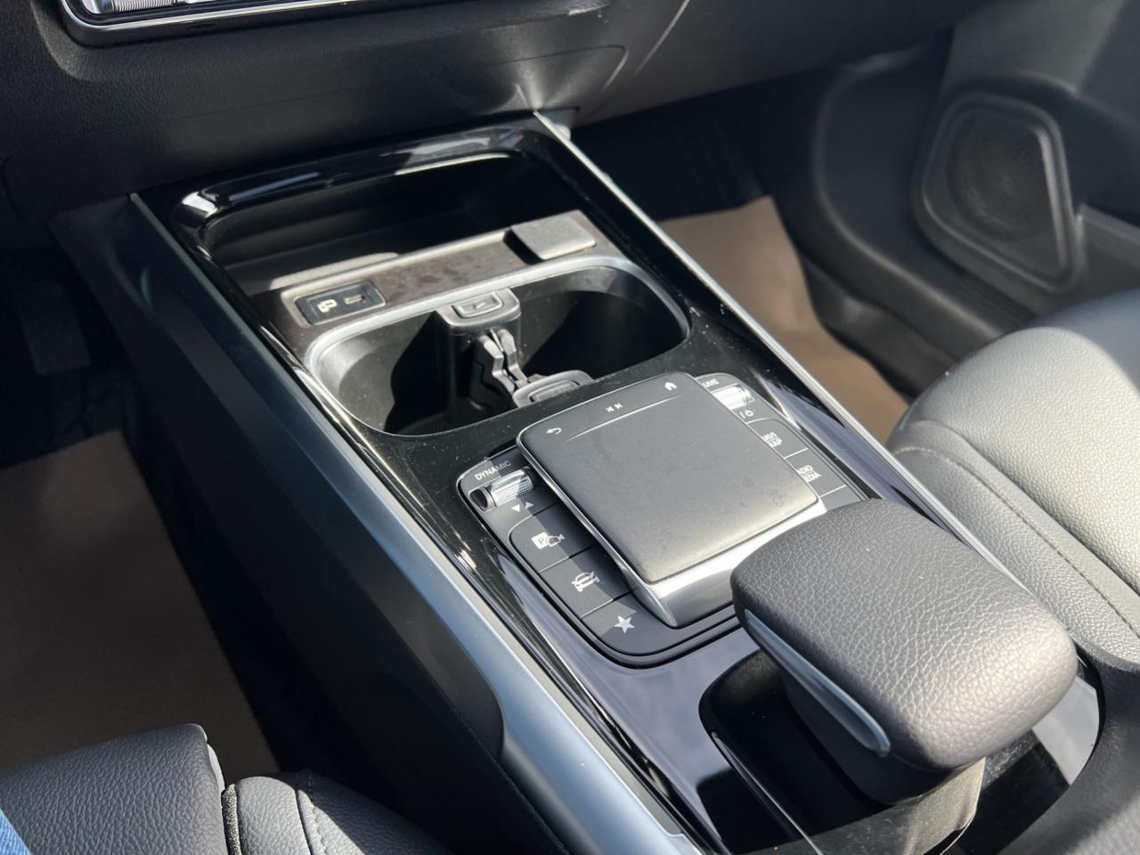 2022 Mercedes-Benz G-Class GLB 250 4MATIC - 7 Passenger - Reverse Camera !!! Photo