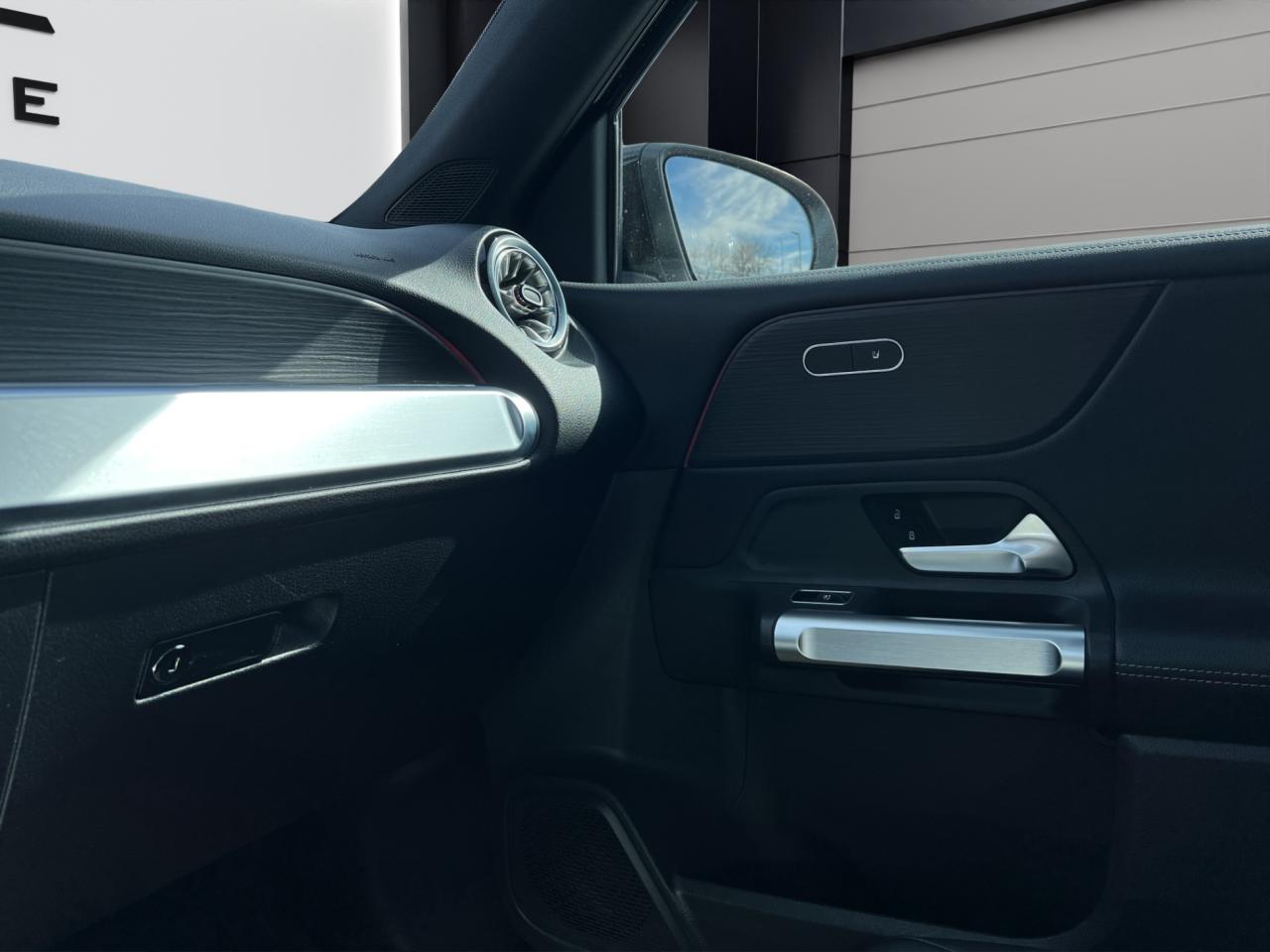 2022 Mercedes-Benz G-Class GLB 250 4MATIC - 7 Passenger - Reverse Camera !!! Photo