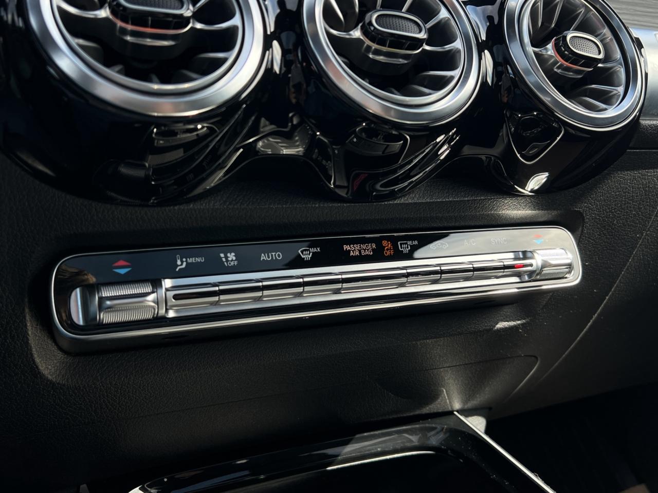 2022 Mercedes-Benz G-Class GLB 250 4MATIC - 7 Passenger - Reverse Camera !!! Photo