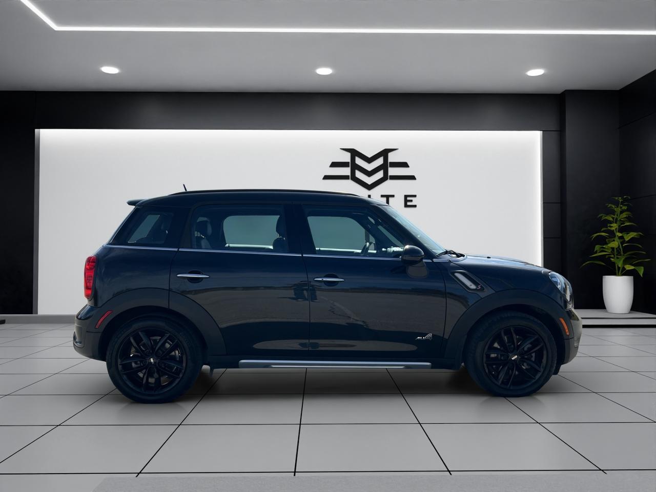2015 MINI Cooper Countryman S PKG - ALL4 - LOW KMS - 34,000KMS ONLY !!! Photo