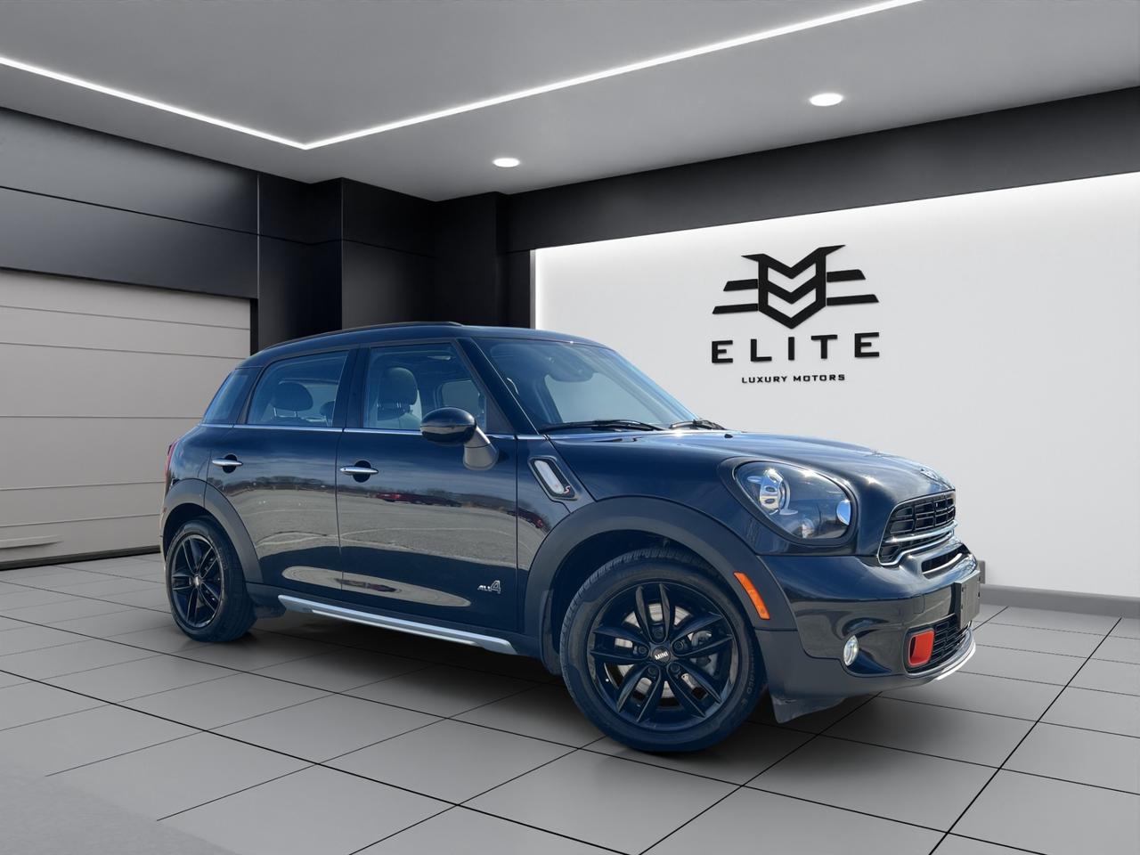 2015 MINI Cooper Countryman S PKG - ALL4 - LOW KMS - 34,000KMS ONLY !!! Photo