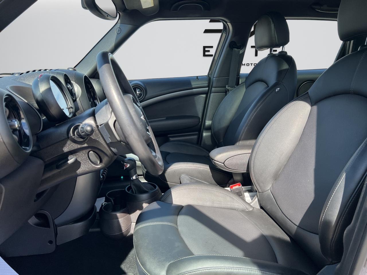 2015 MINI Cooper Countryman S PKG - ALL4 - LOW KMS - 34,000KMS ONLY !!! Photo