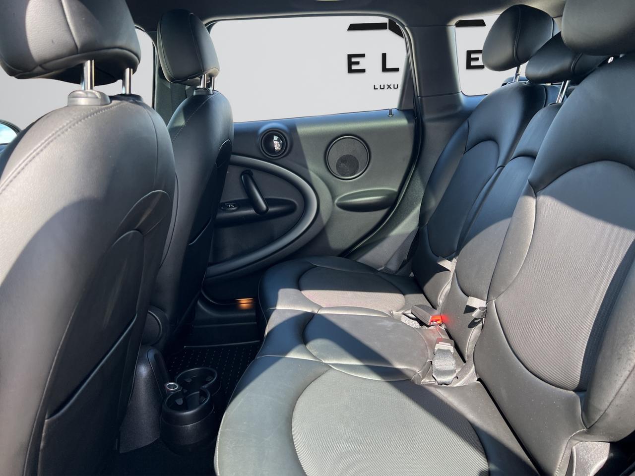 2015 MINI Cooper Countryman S PKG - ALL4 - LOW KMS - 34,000KMS ONLY !!! Photo