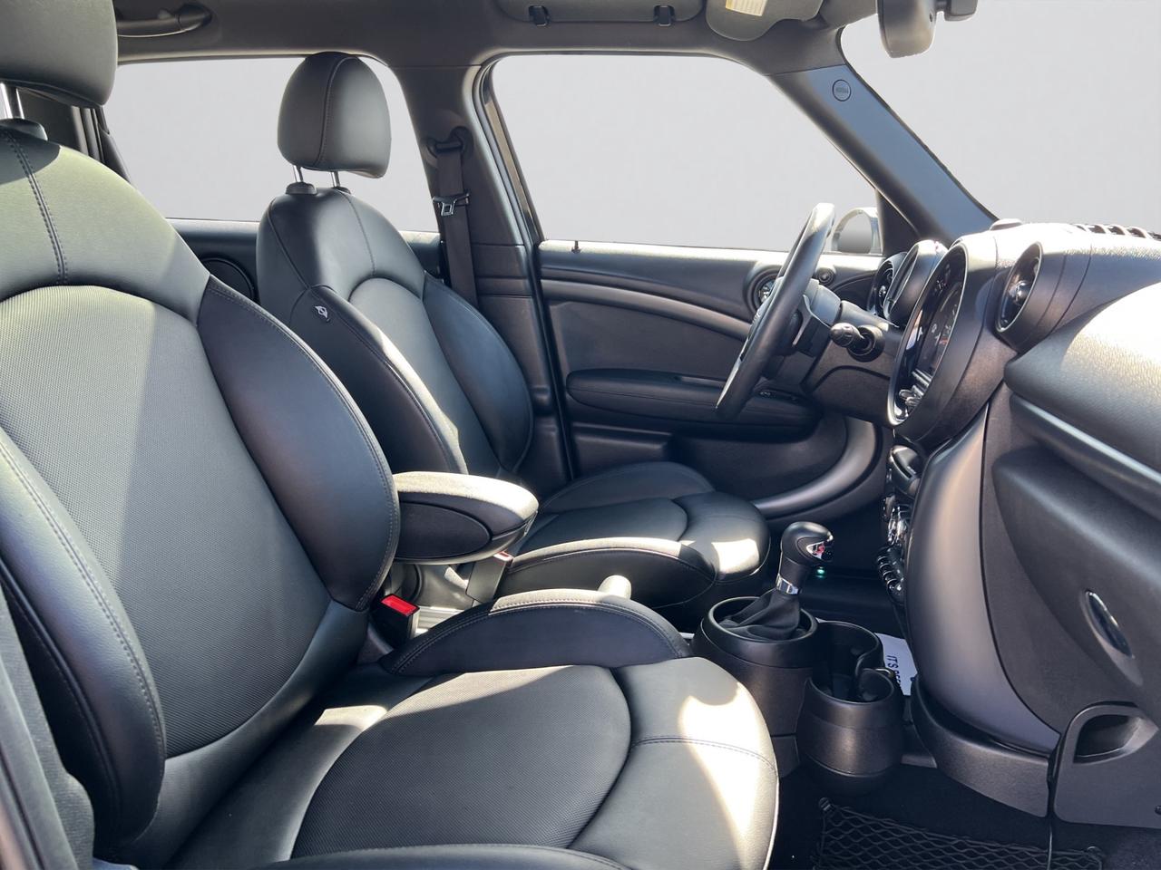 2015 MINI Cooper Countryman S PKG - ALL4 - LOW KMS - 34,000KMS ONLY !!! Photo