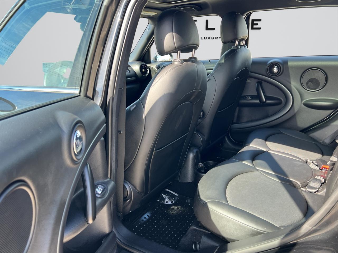 2015 MINI Cooper Countryman S PKG - ALL4 - LOW KMS - 34,000KMS ONLY !!! Photo