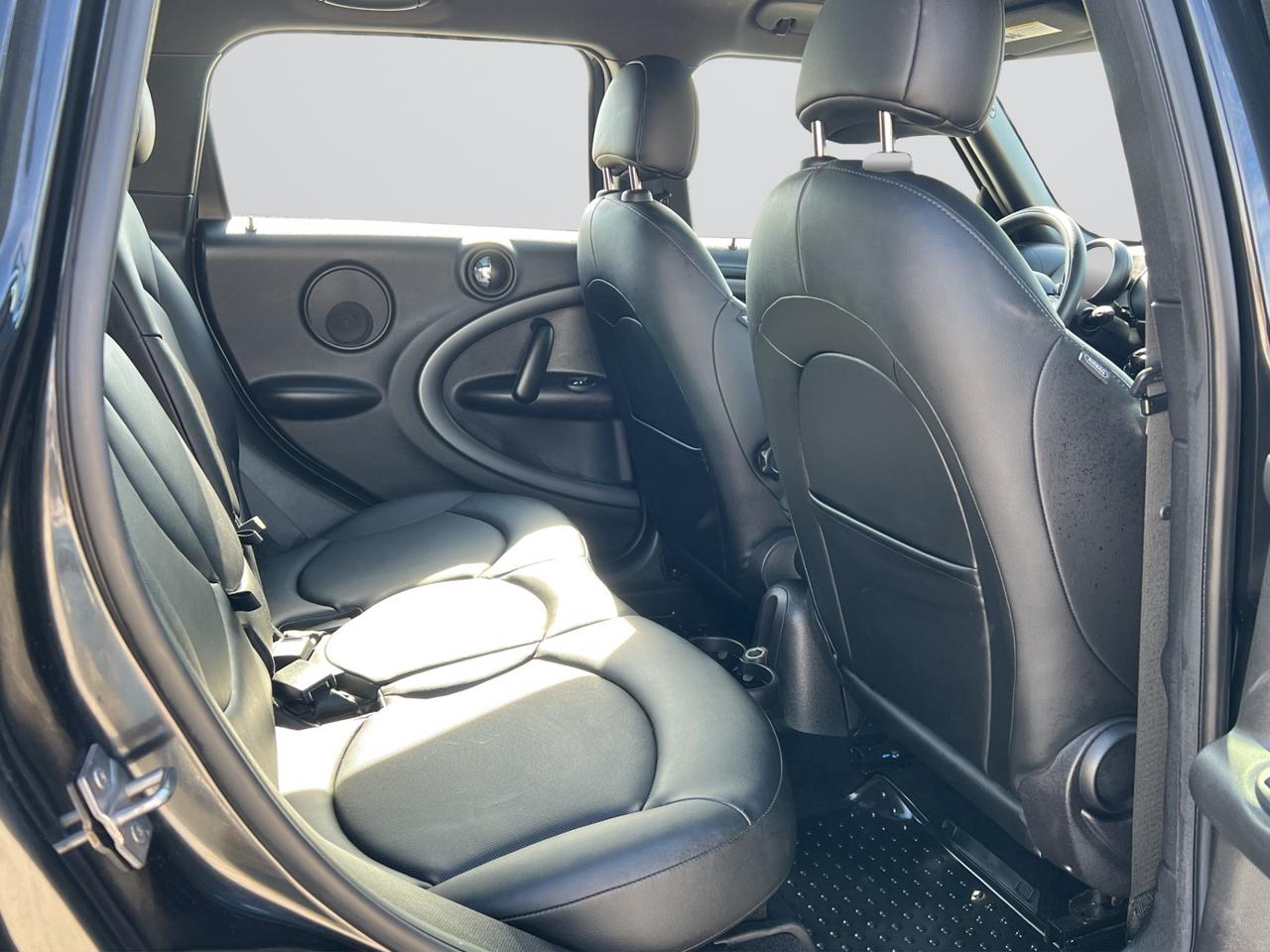 2015 MINI Cooper Countryman S PKG - ALL4 - LOW KMS - 34,000KMS ONLY !!! Photo