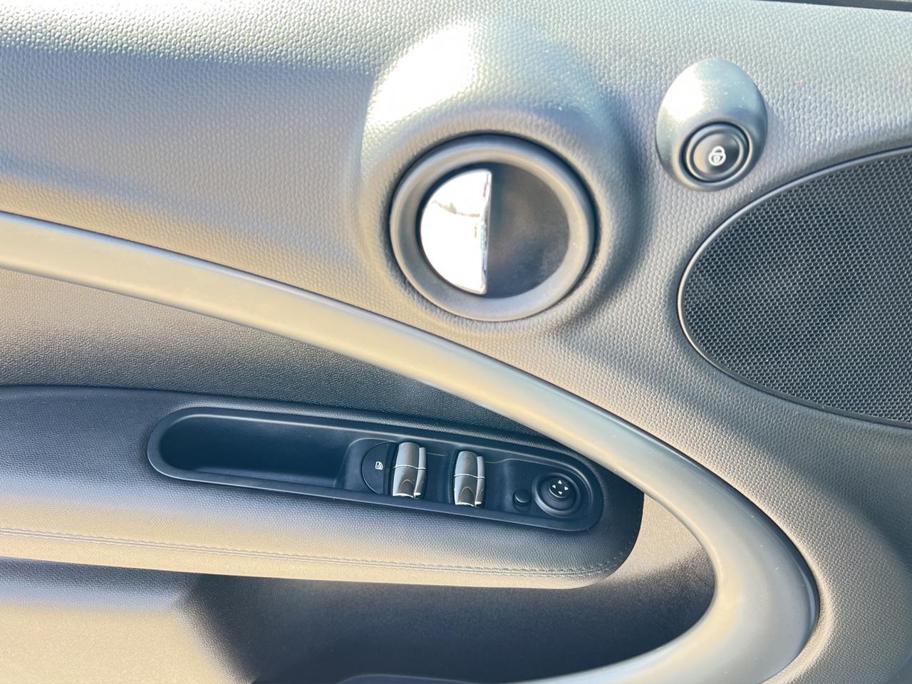 2015 MINI Cooper Countryman S PKG - ALL4 - LOW KMS - 34,000KMS ONLY !!! Photo