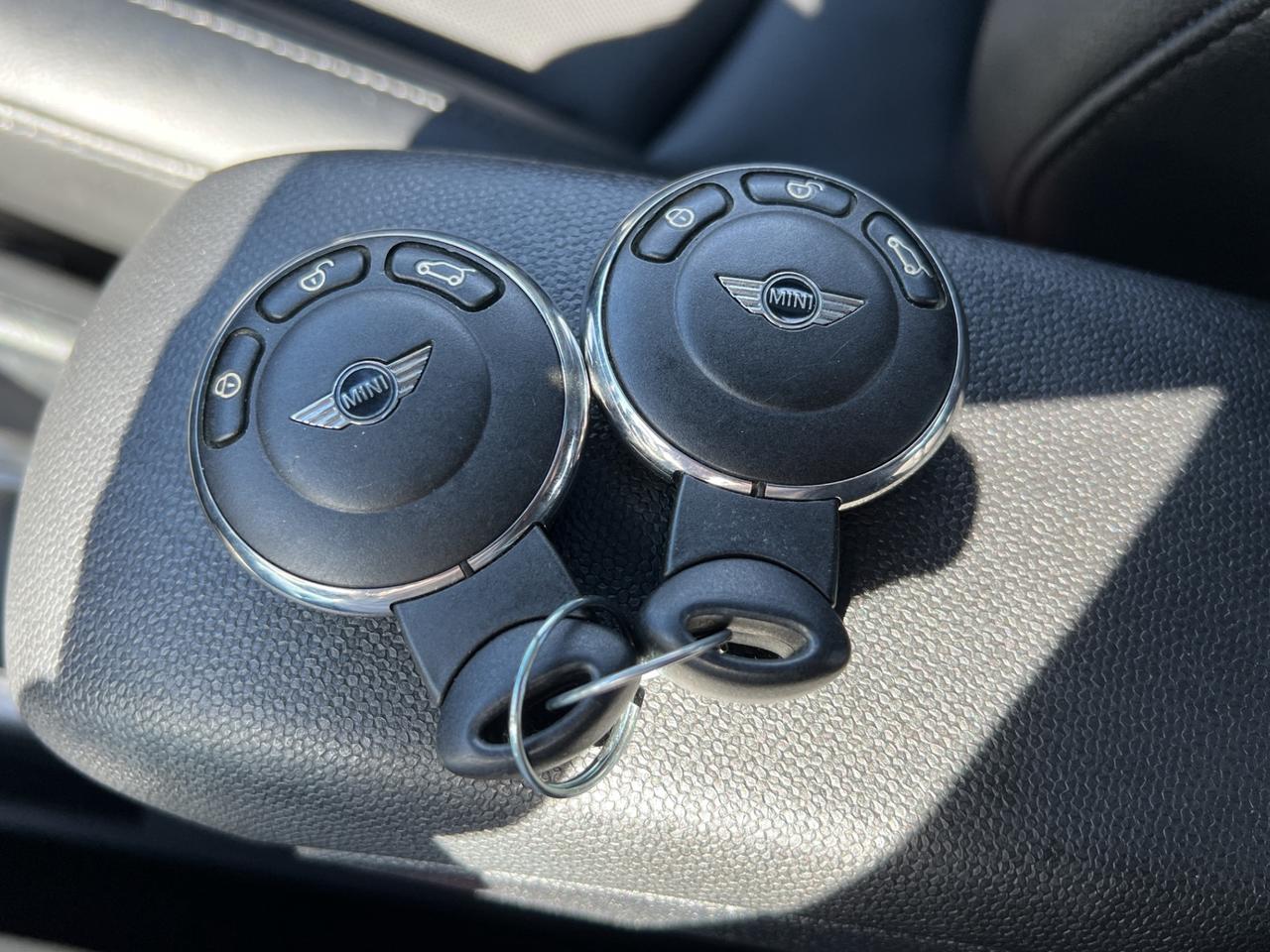 2015 MINI Cooper Countryman S PKG - ALL4 - LOW KMS - 34,000KMS ONLY !!! Photo