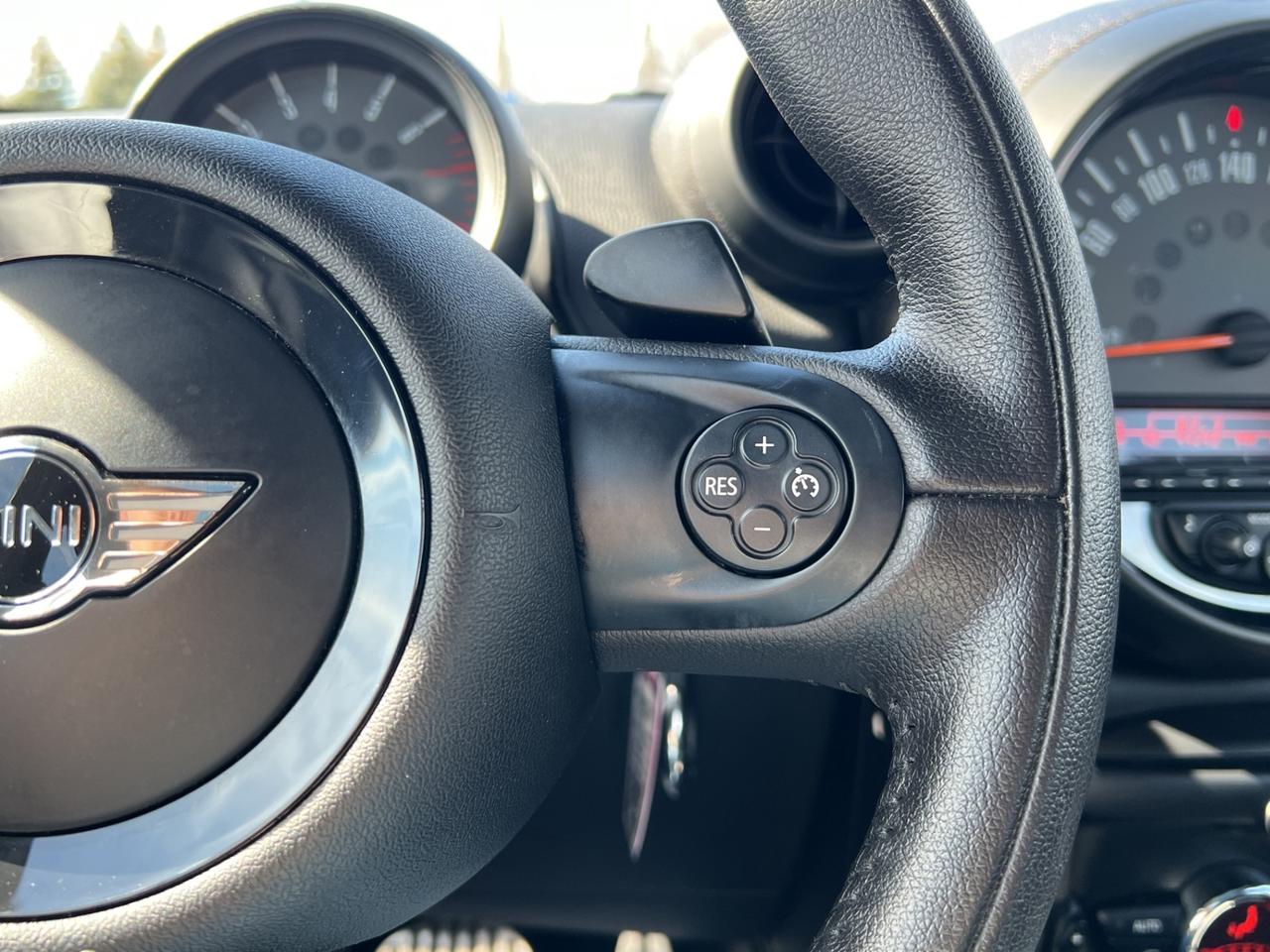 2015 MINI Cooper Countryman S PKG - ALL4 - LOW KMS - 34,000KMS ONLY !!! Photo