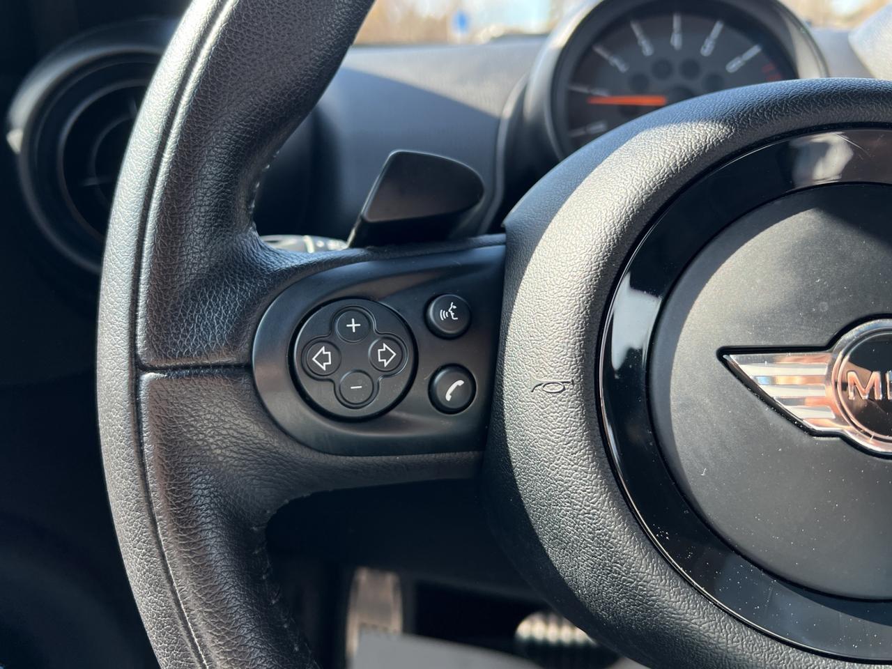 2015 MINI Cooper Countryman S PKG - ALL4 - LOW KMS - 34,000KMS ONLY !!! Photo