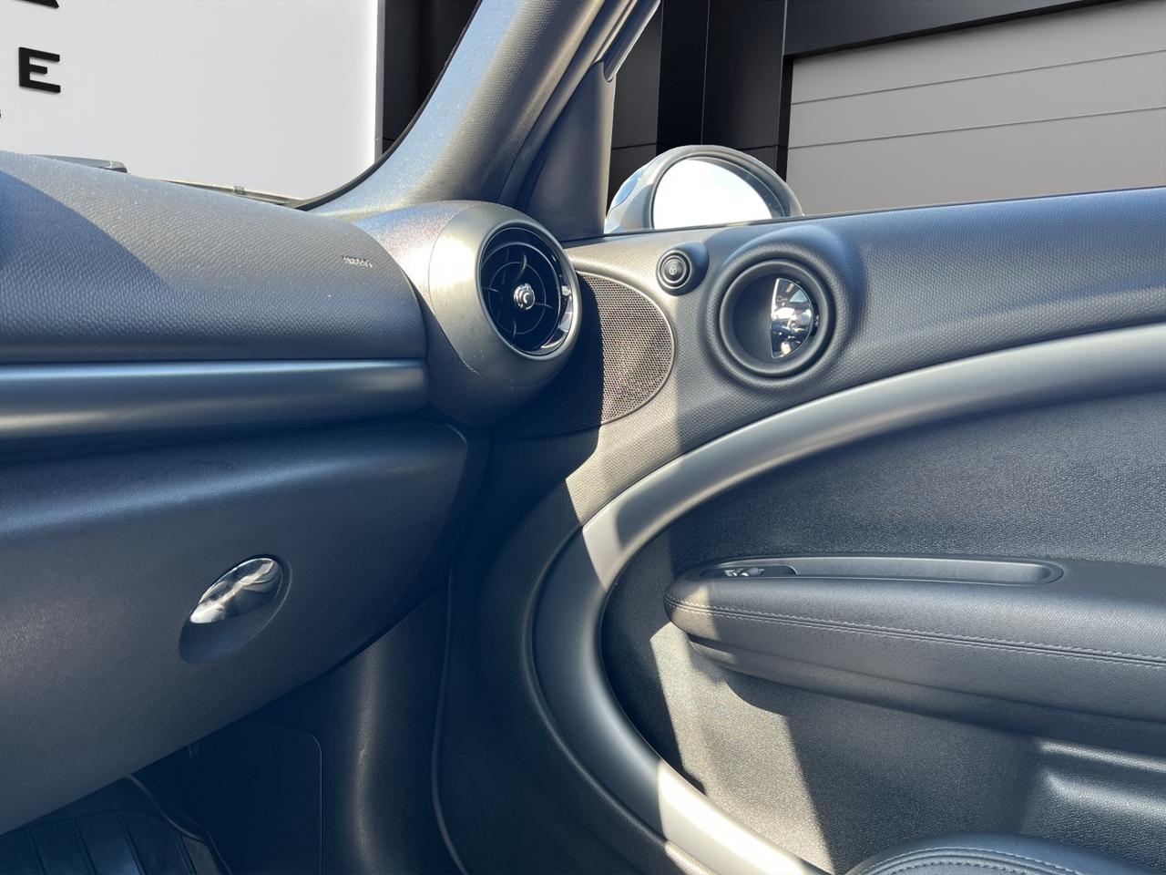 2015 MINI Cooper Countryman S PKG - ALL4 - LOW KMS - 34,000KMS ONLY !!! Photo