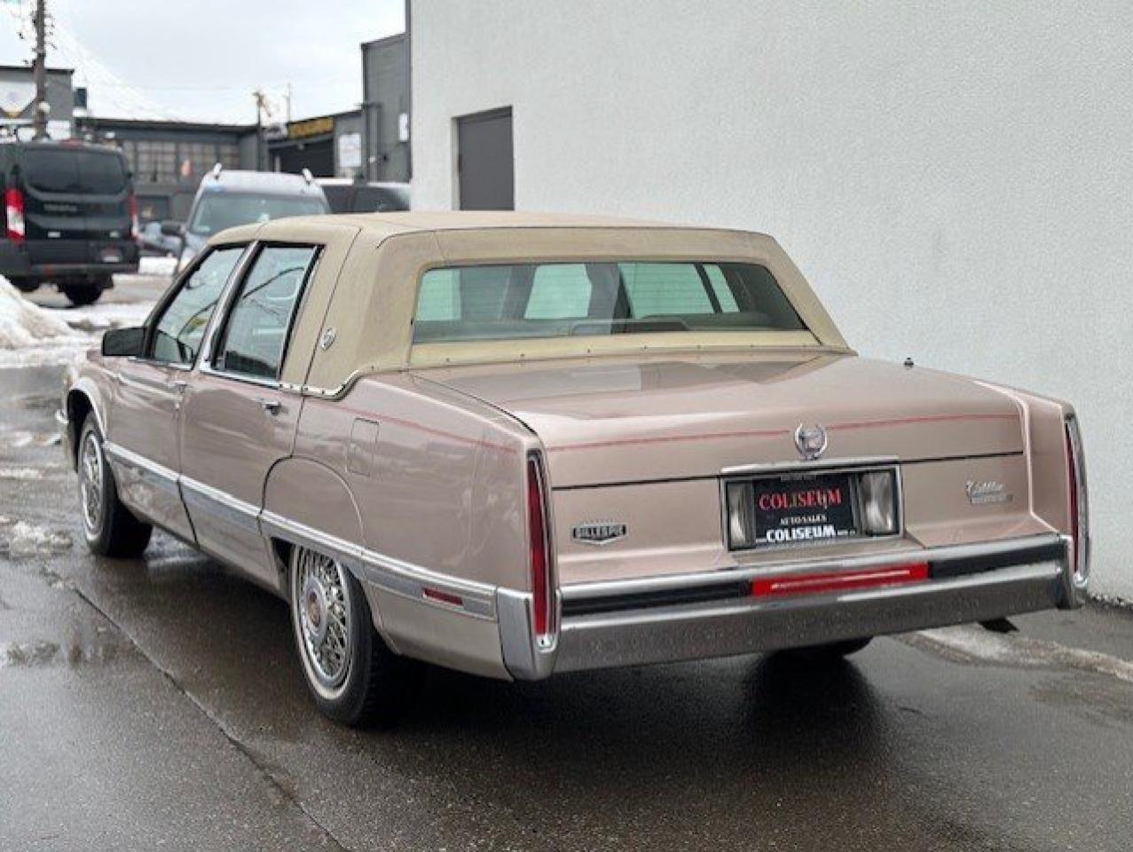 1991 Cadillac Fleetwood V8 **VINYL TOP-SENIOR DRIVEN-NO ACCIDENTS** Photo4