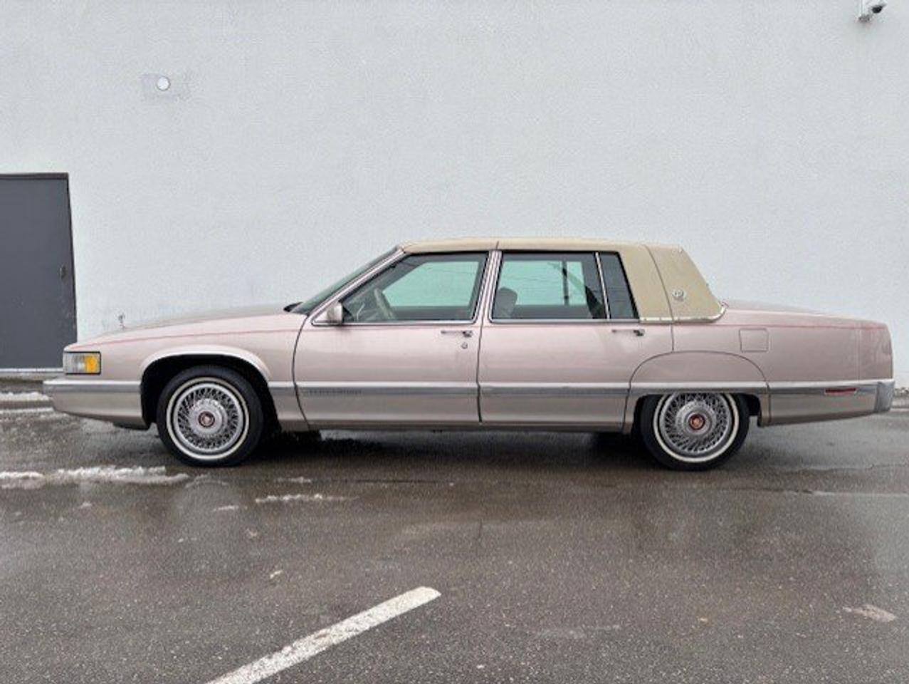 1991 Cadillac Fleetwood V8 **VINYL TOP-SENIOR DRIVEN-NO ACCIDENTS** Photo2