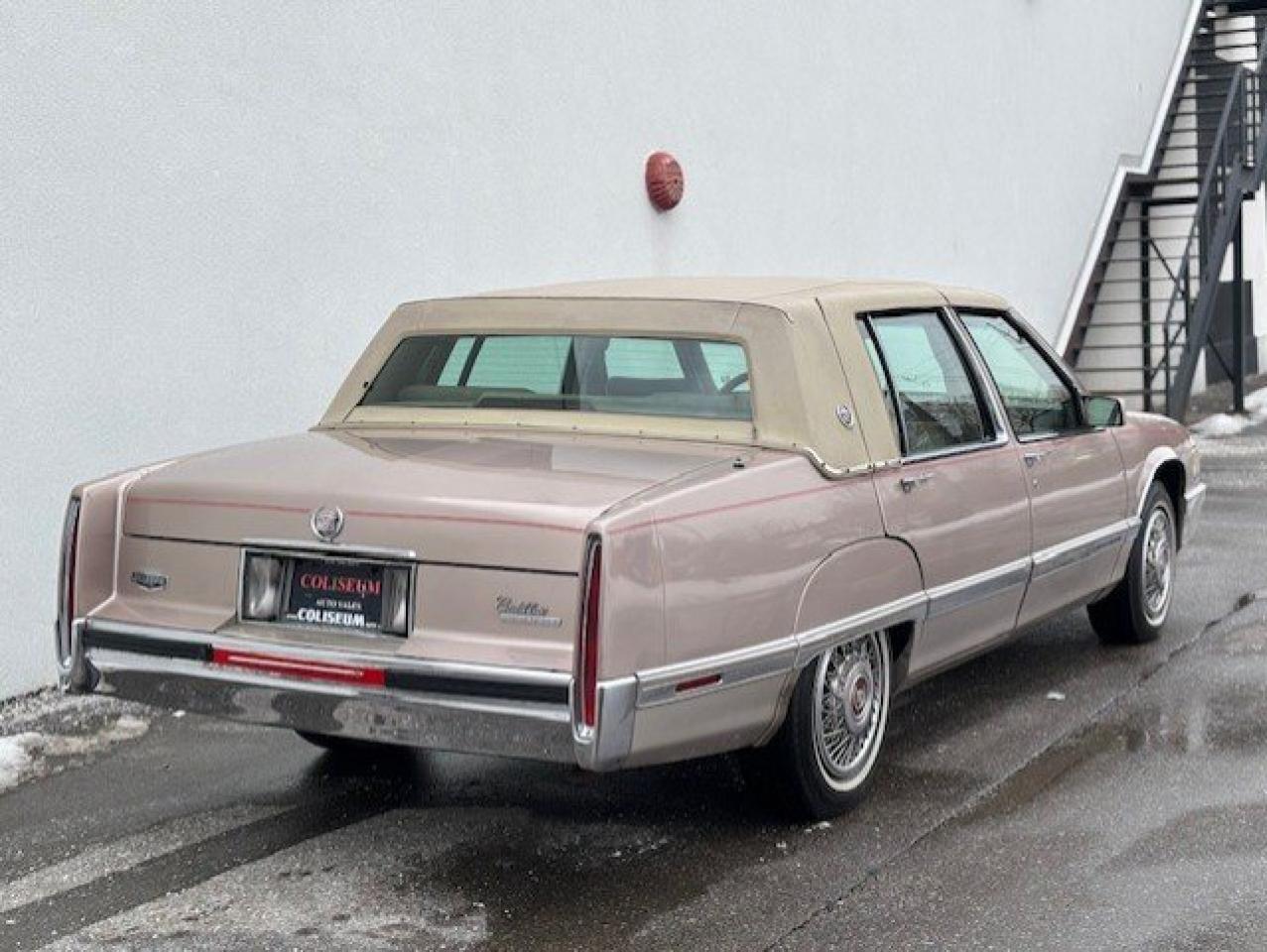 1991 Cadillac Fleetwood V8 **VINYL TOP-SENIOR DRIVEN-NO ACCIDENTS** Photo