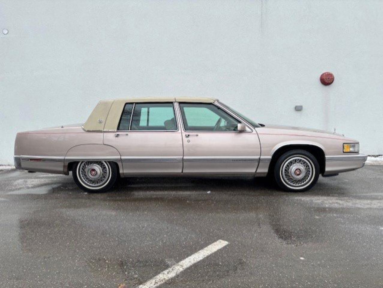 1991 Cadillac Fleetwood V8 **VINYL TOP-SENIOR DRIVEN-NO ACCIDENTS** Photo