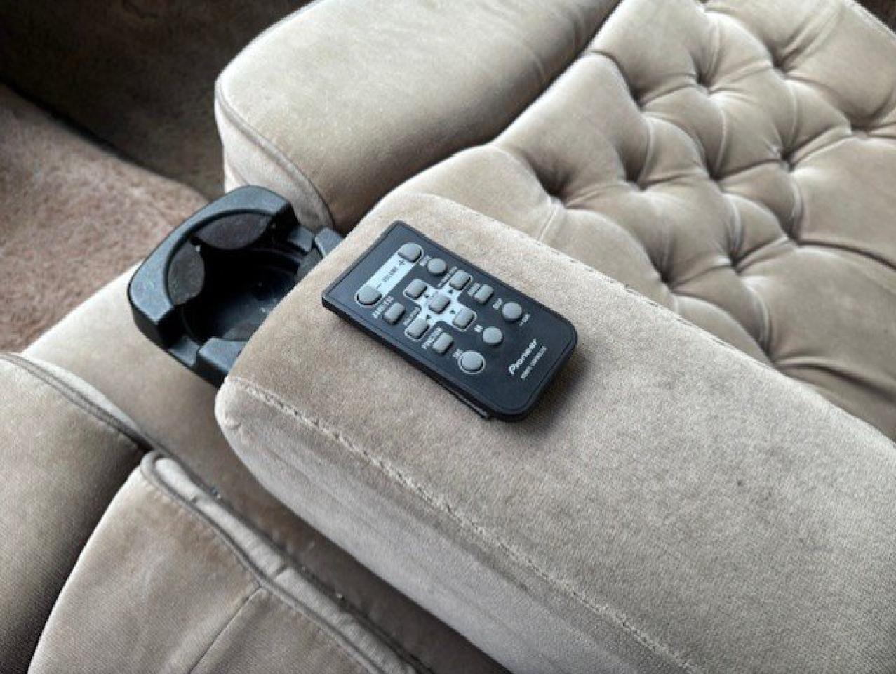 1991 Cadillac Fleetwood V8 **VINYL TOP-SENIOR DRIVEN-NO ACCIDENTS** Photo