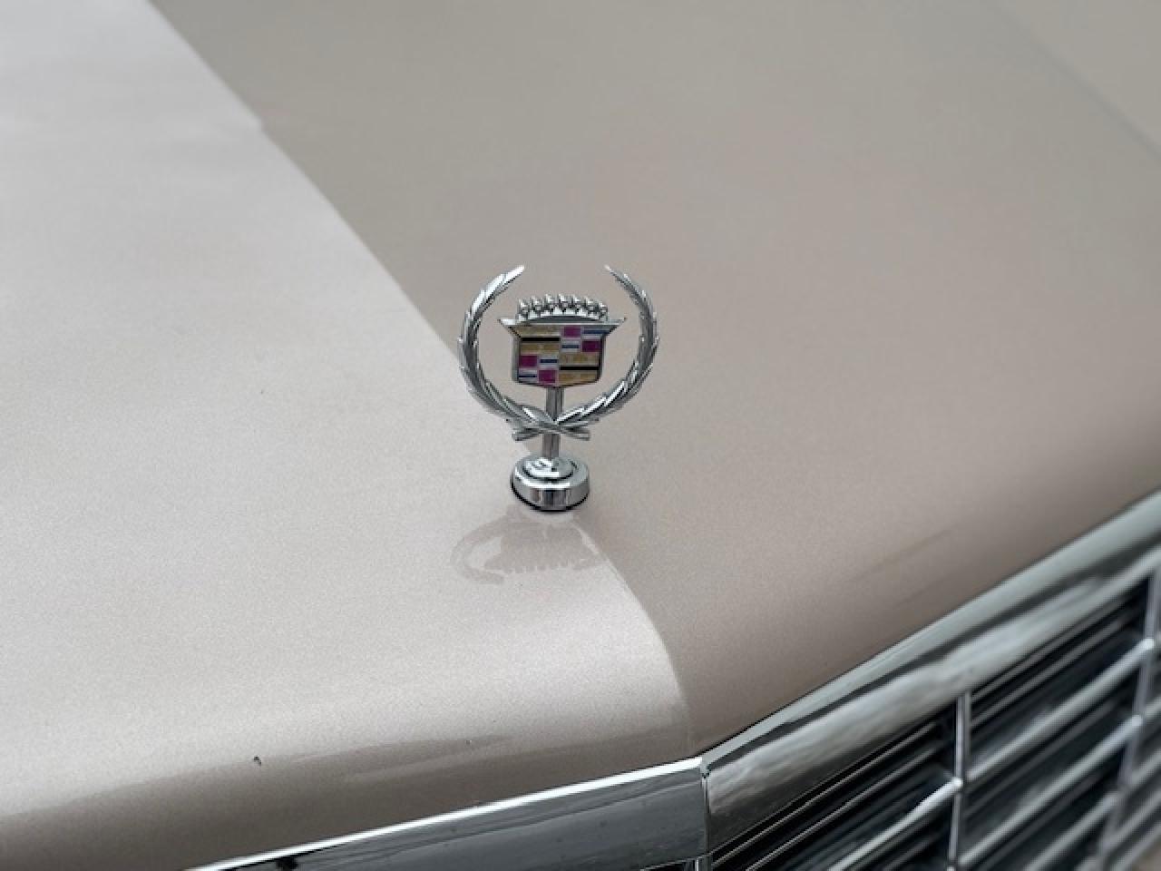 1991 Cadillac Fleetwood V8 **VINYL TOP-SENIOR DRIVEN-NO ACCIDENTS** Photo