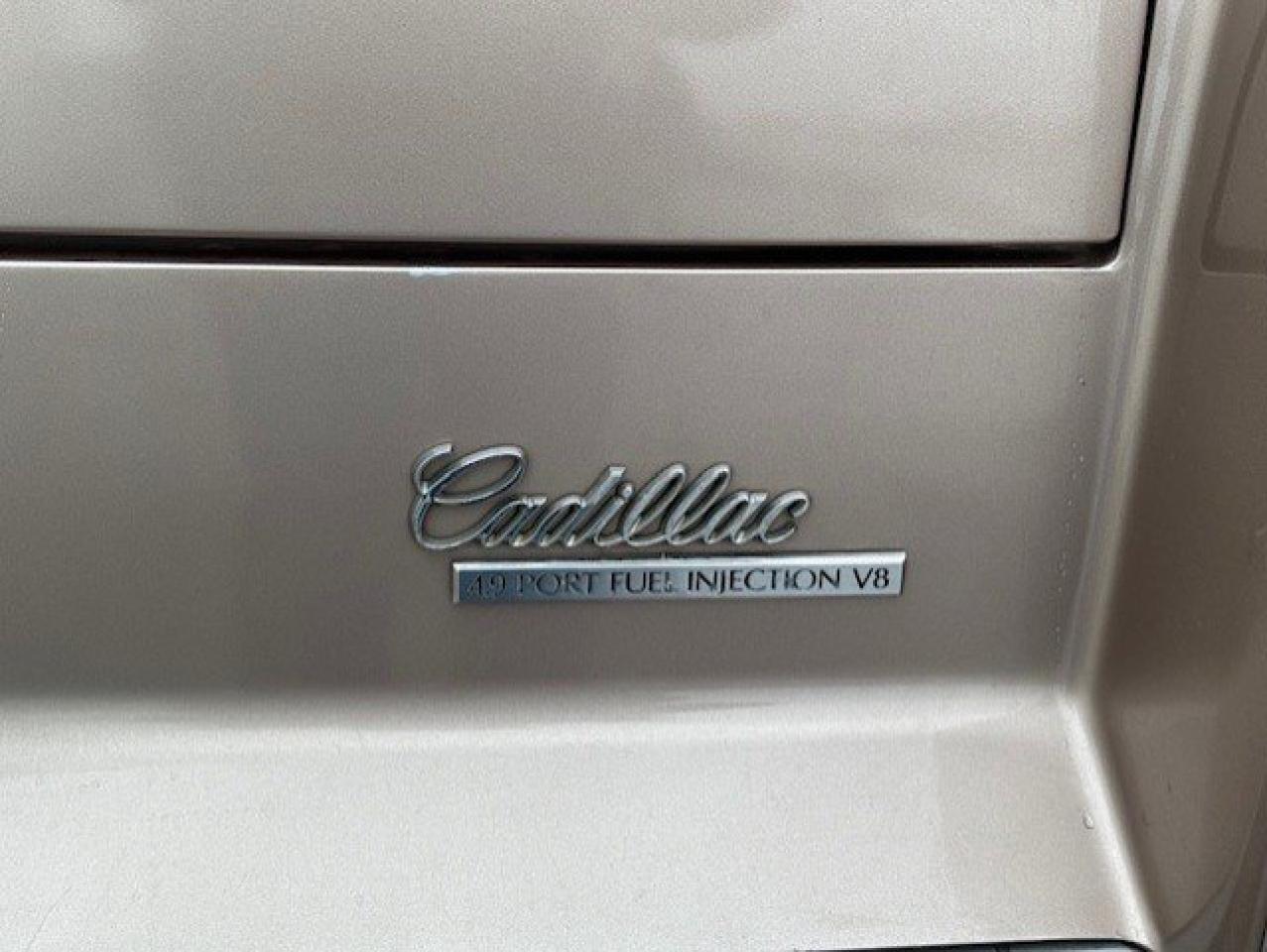 1991 Cadillac Fleetwood V8 **VINYL TOP-SENIOR DRIVEN-NO ACCIDENTS** Photo