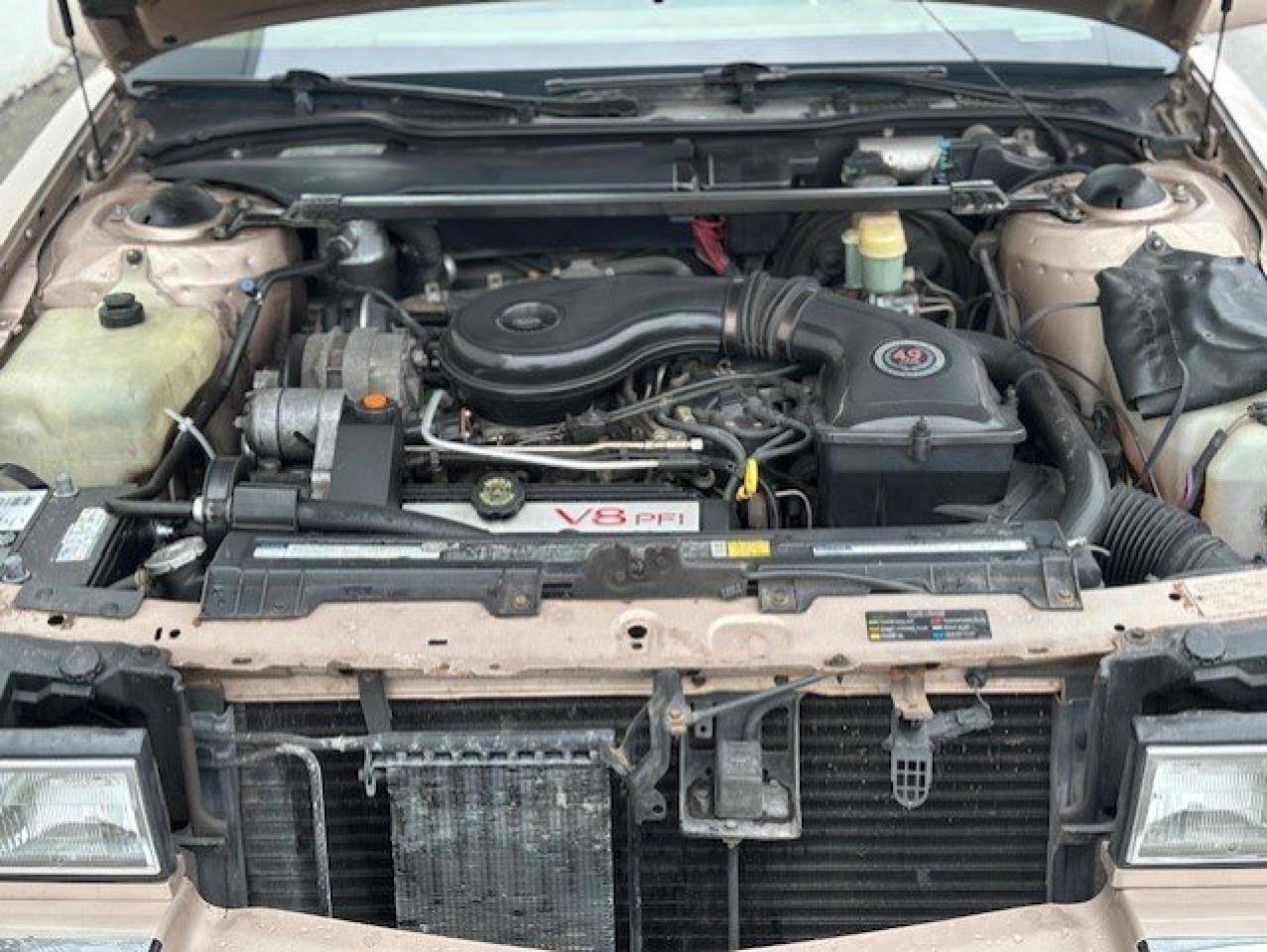 1991 Cadillac Fleetwood V8 **VINYL TOP-SENIOR DRIVEN-NO ACCIDENTS** Photo