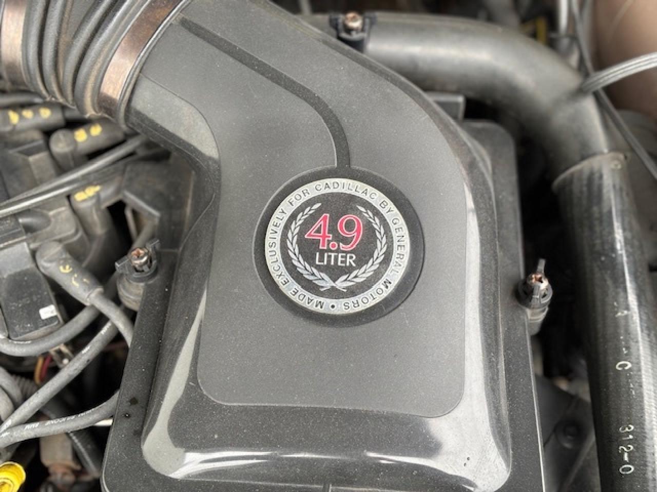 1991 Cadillac Fleetwood V8 **VINYL TOP-SENIOR DRIVEN-NO ACCIDENTS** Photo