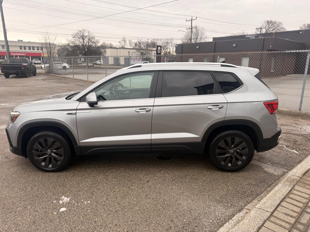 2024 Volkswagen Taos Comfortline Wireless Apple CarPlay/Android Auto Photo