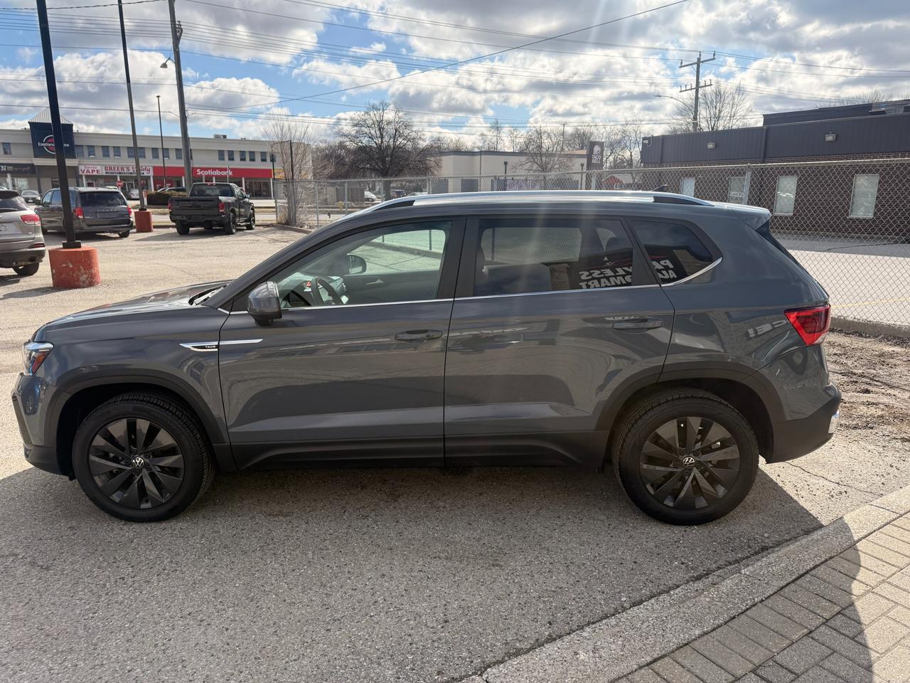 2024 Volkswagen Taos Comfortline Wireless Apple CarPlay/Android Auto Photo