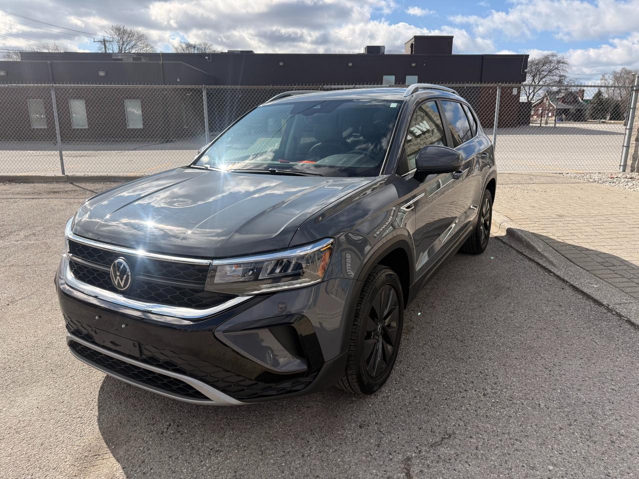 2024 Volkswagen Taos Comfortline Wireless Apple CarPlay/Android Auto Photo