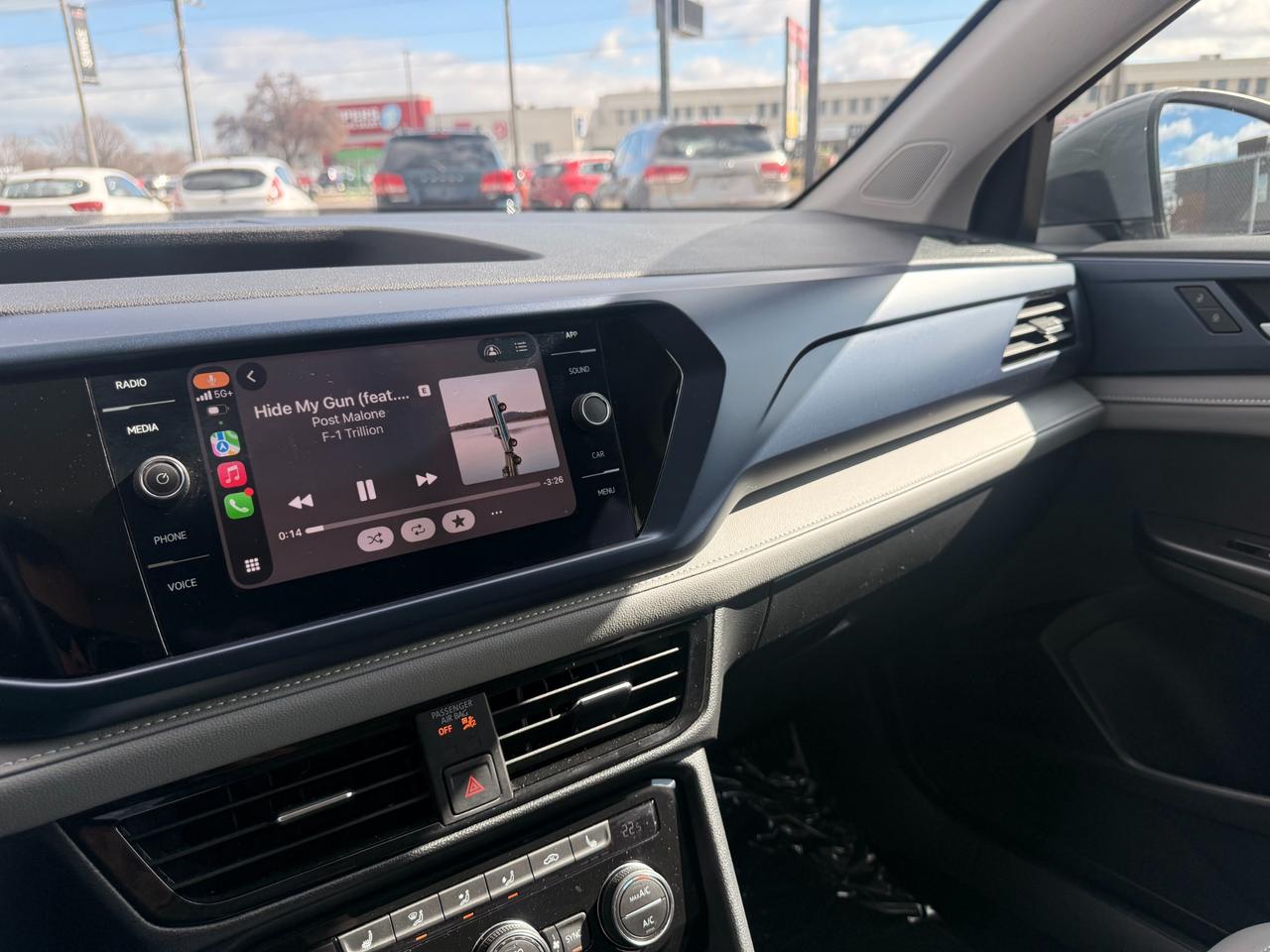 2024 Volkswagen Taos Comfortline Wireless Apple CarPlay/Android Auto Photo