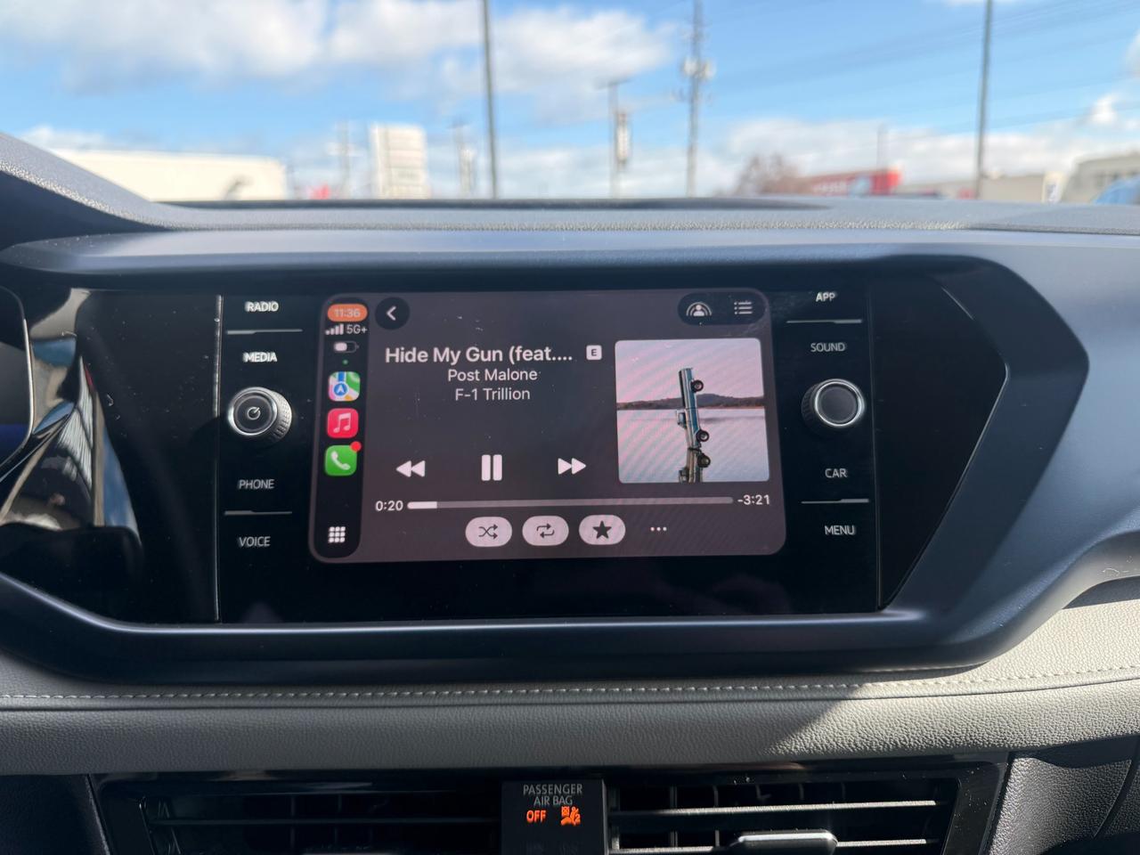 2024 Volkswagen Taos Comfortline Wireless Apple CarPlay/Android Auto Photo