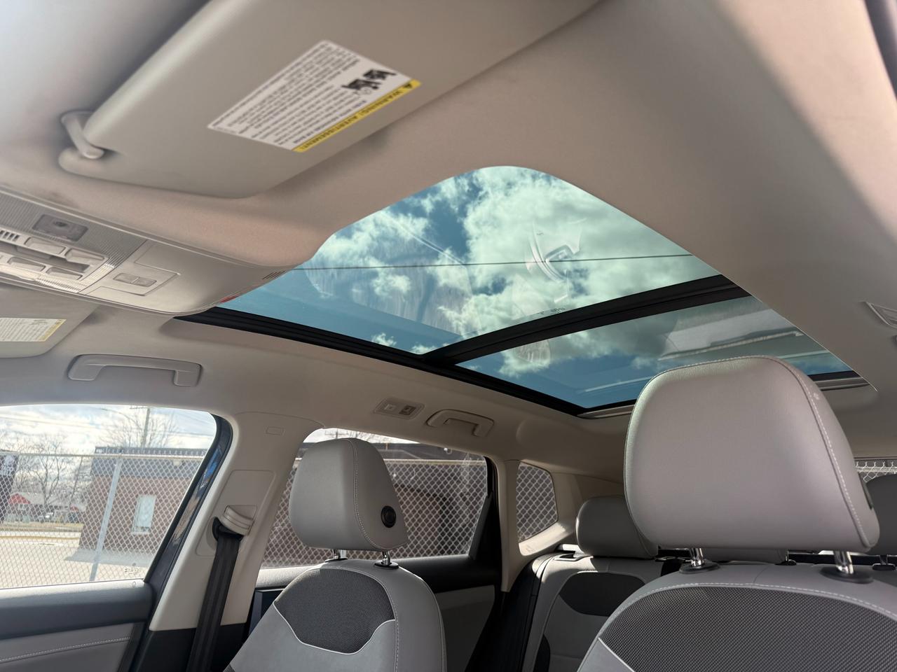 2024 Volkswagen Taos Comfortline Wireless Apple CarPlay/Android Auto Photo