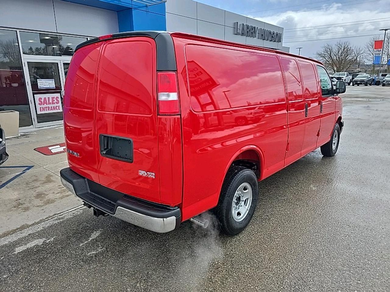 2026 GMC Savana 3500 Work Van Photo