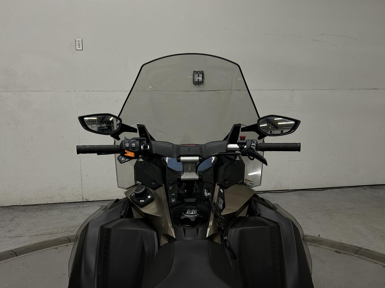 2022 Ski-Doo Grand Touring LUXURY PKG | 180HP | CARGO BOX | HTD GRIPS/ SEATS Photo