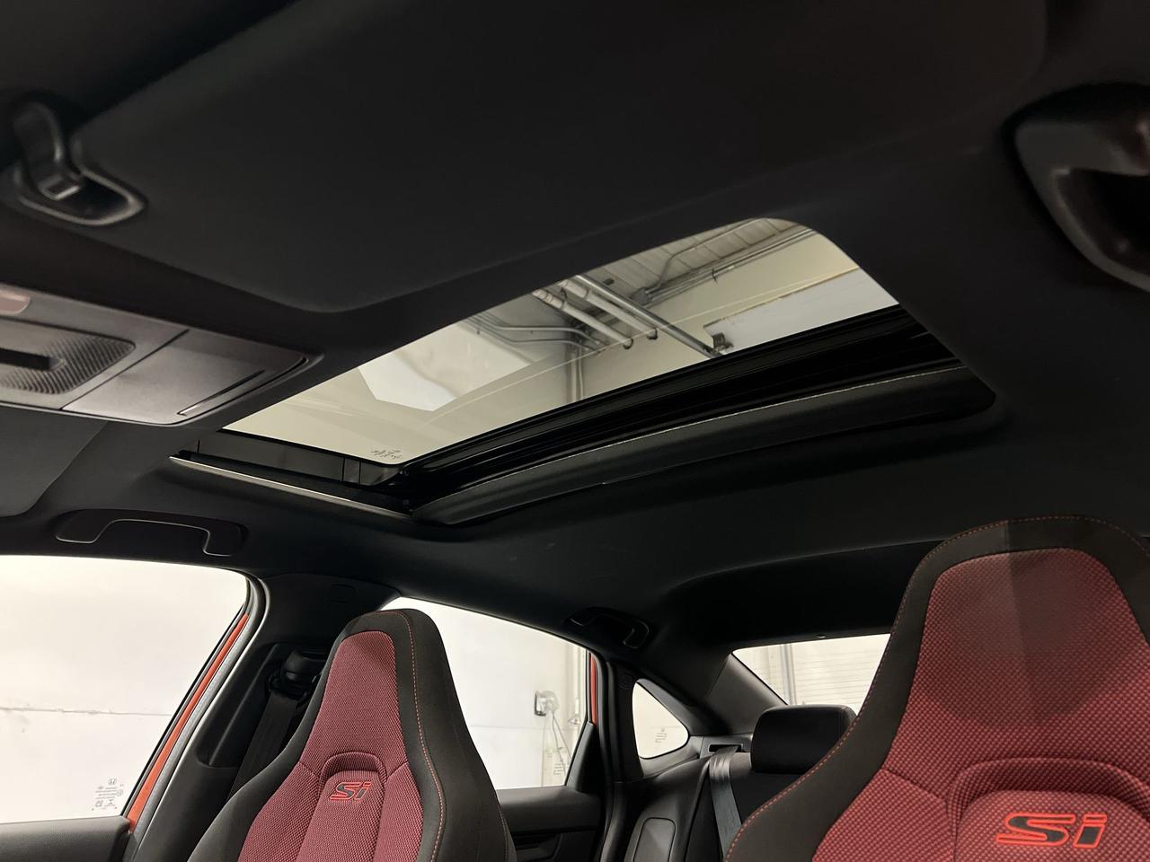 2022 Honda Civic SI | 6-SPEED | 200HP TURBO | SUNROOF | HTD SEATS Photo