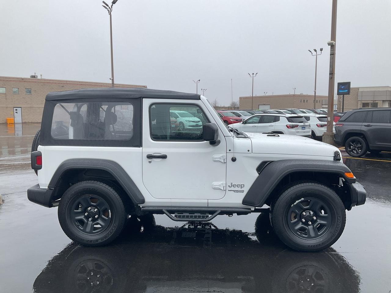 2020 Jeep Wrangler MANUAL / SOFT TOP / SAT RADIO Photo3
