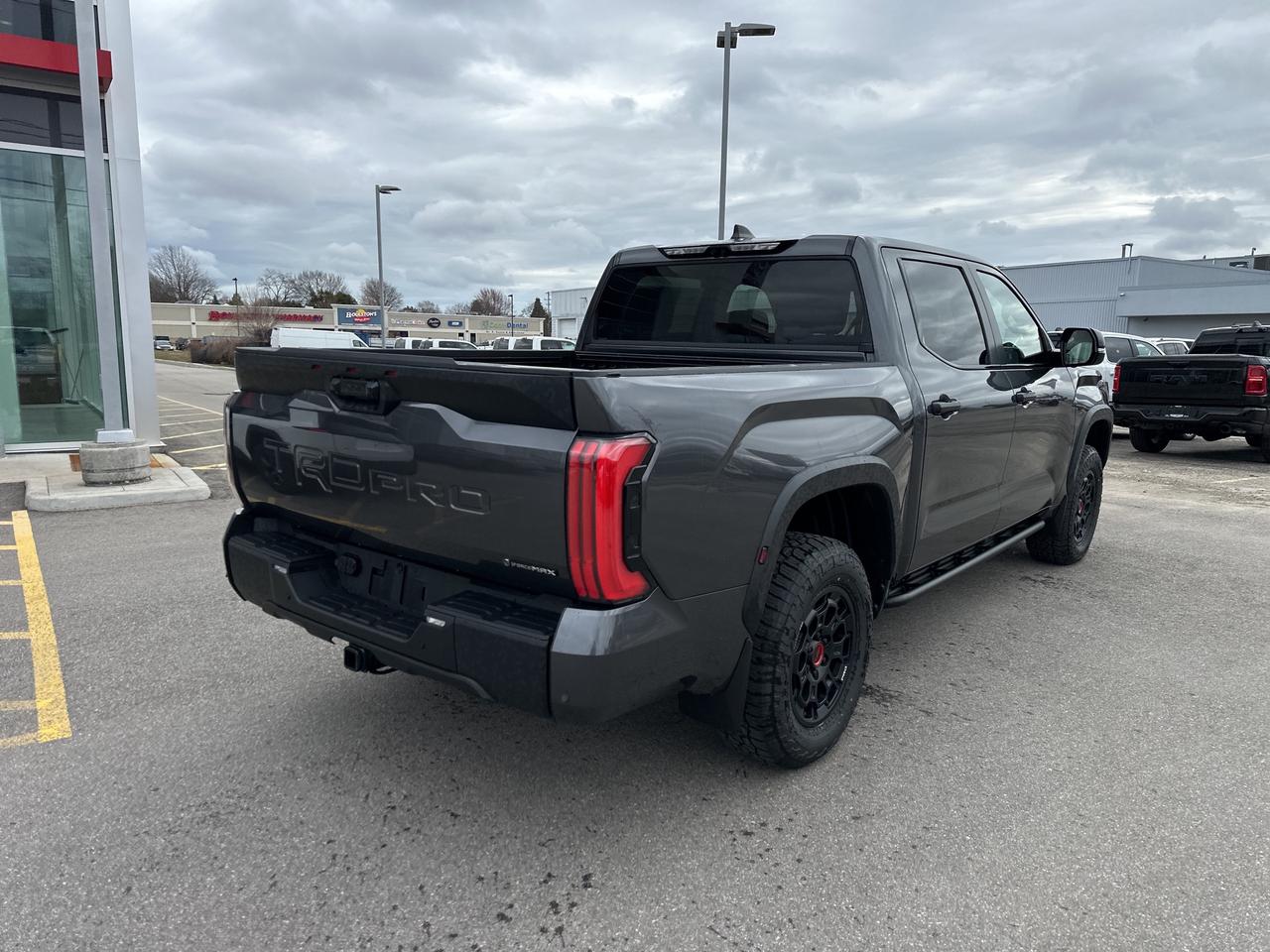 2026 Toyota Tundra LIMITED HYBRID Photo4