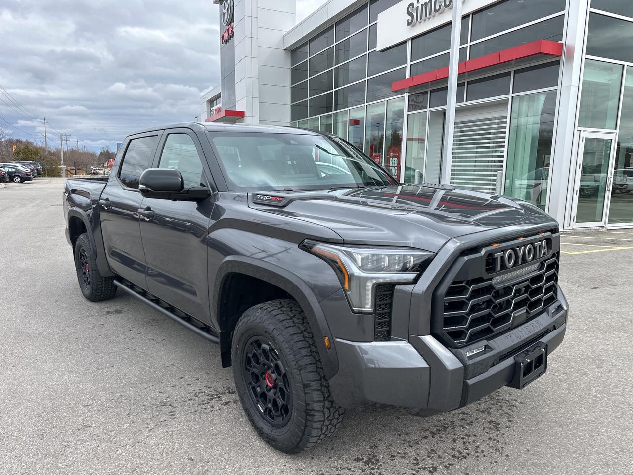 2026 Toyota Tundra LIMITED HYBRID Photo2