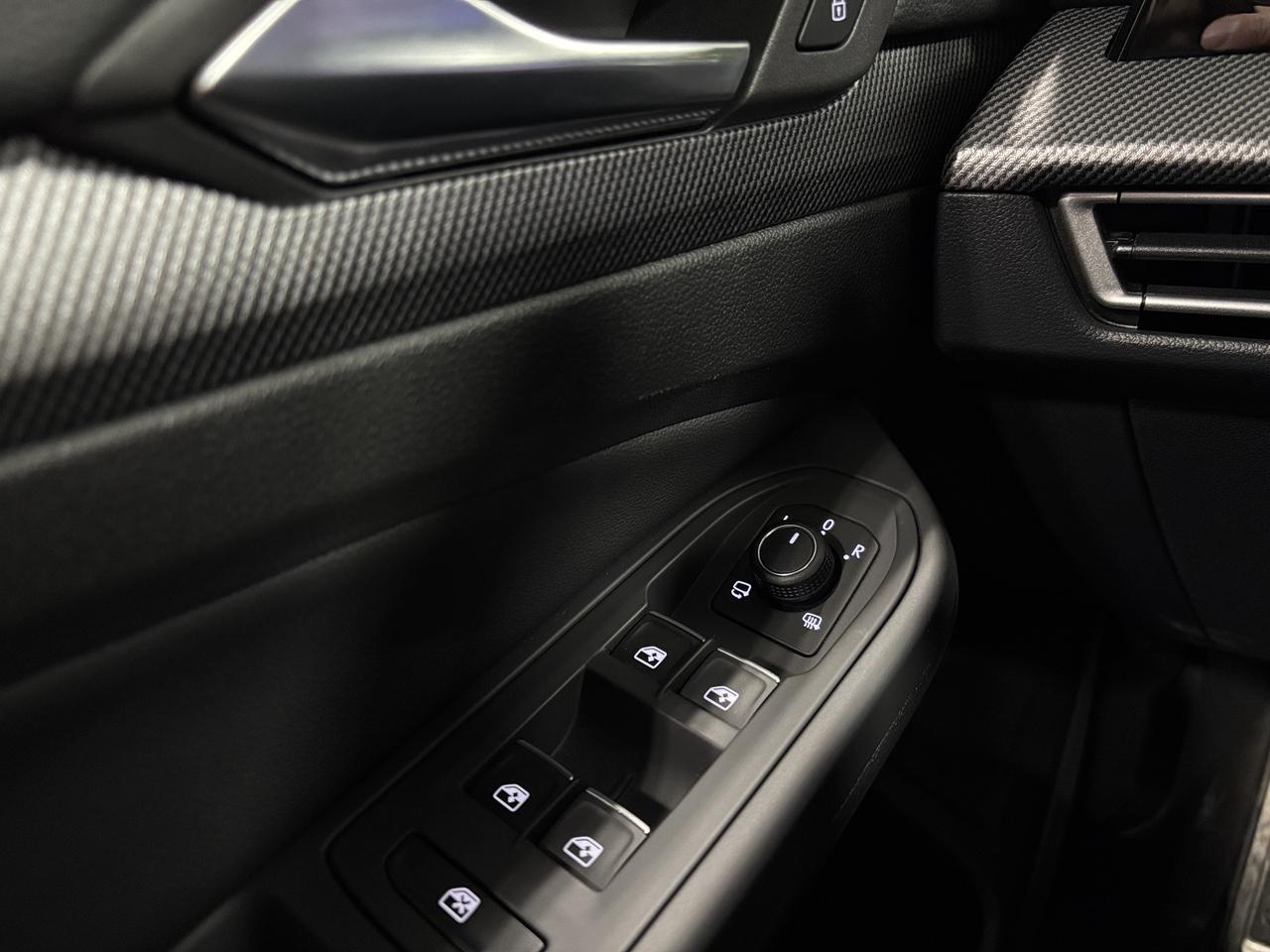 2025 Volkswagen Golf R DSG|AWD|HATCHBACK|NAV|HARMANKARDON|HEADSUP|AMBIENT Photo