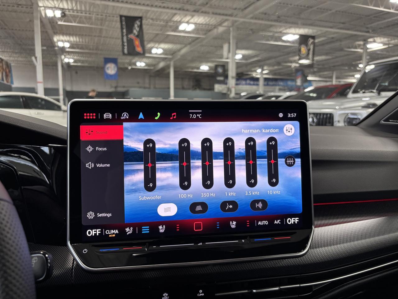 2025 Volkswagen Golf R DSG|AWD|HATCHBACK|NAV|HARMANKARDON|HEADSUP|AMBIENT Photo