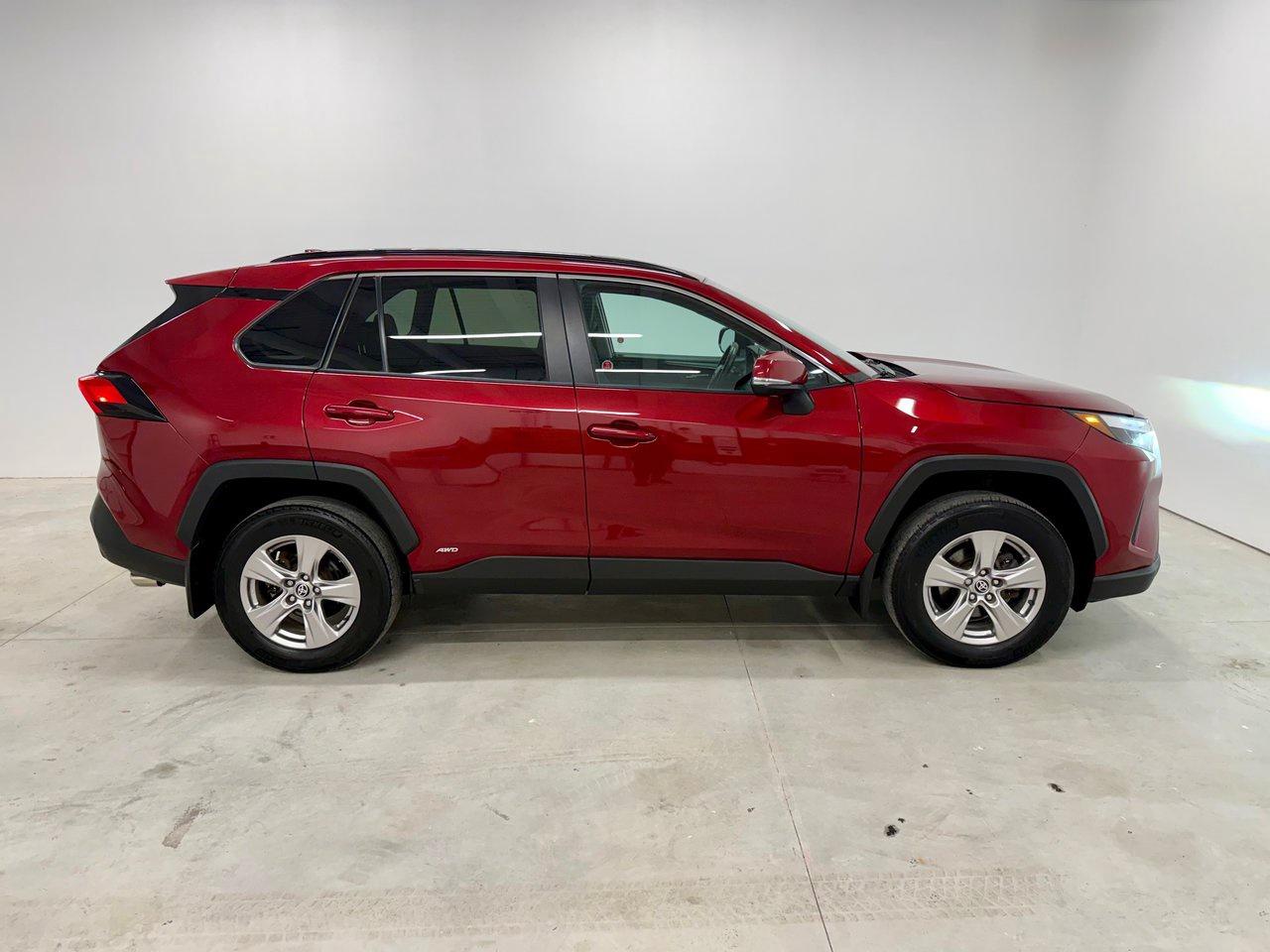 2022 Toyota RAV4 Hybrid XLE Photo