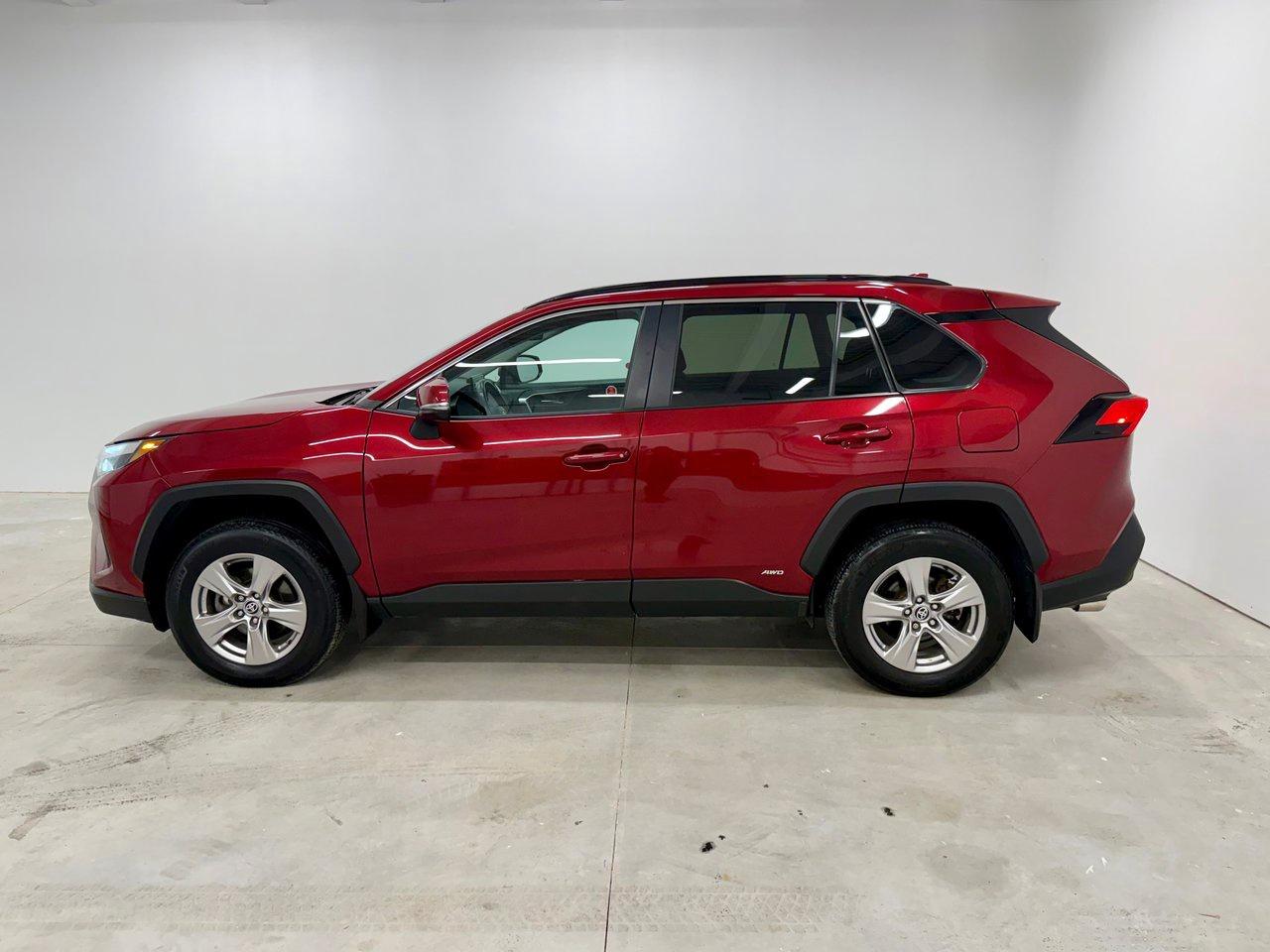 2022 Toyota RAV4 Hybrid XLE Photo2