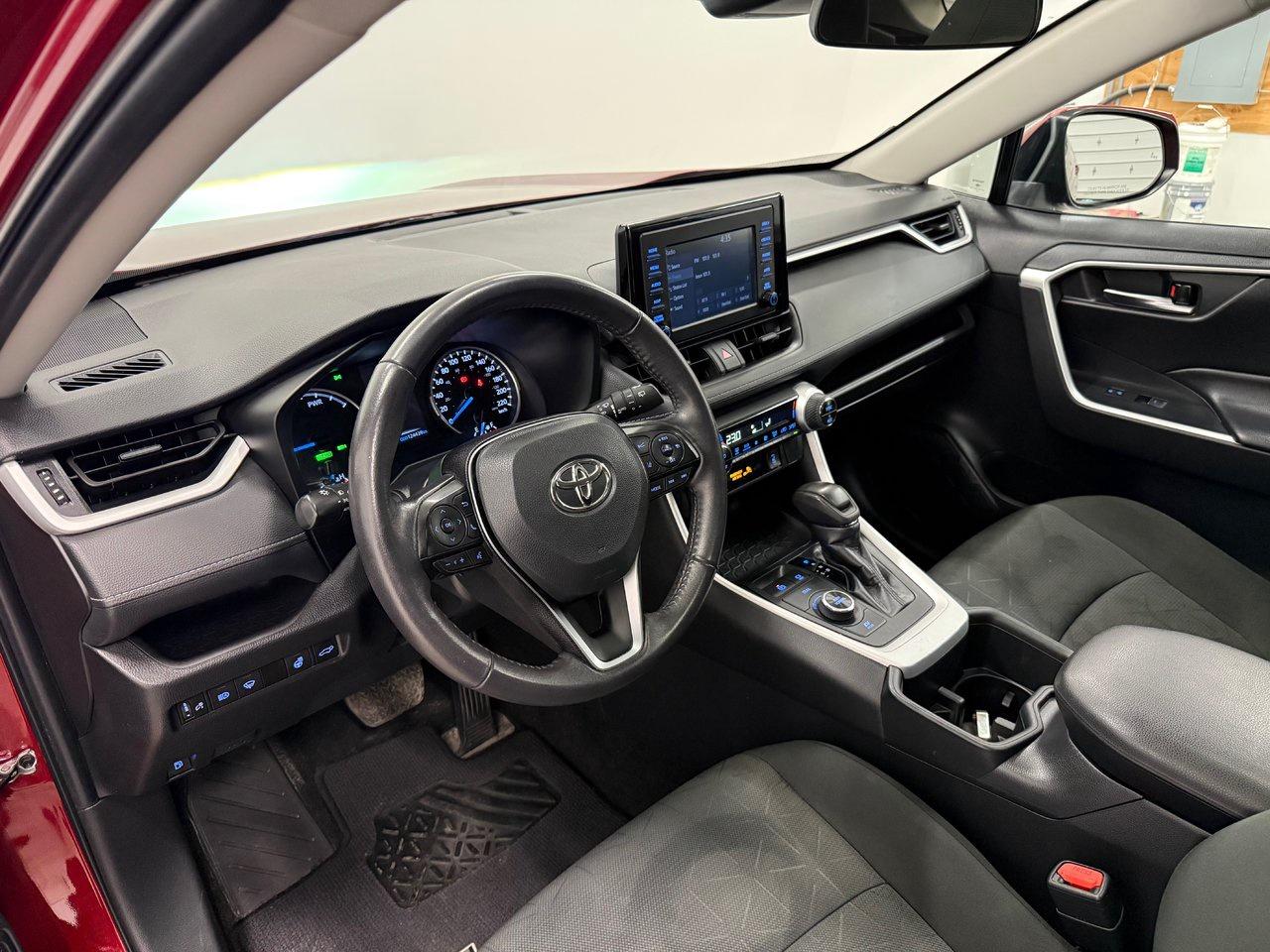 2022 Toyota RAV4 Hybrid XLE Photo