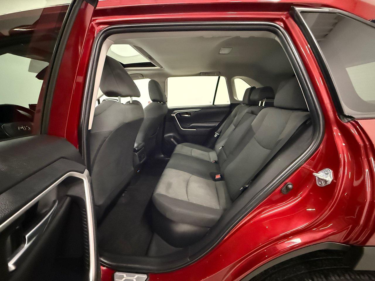 2022 Toyota RAV4 Hybrid XLE Photo