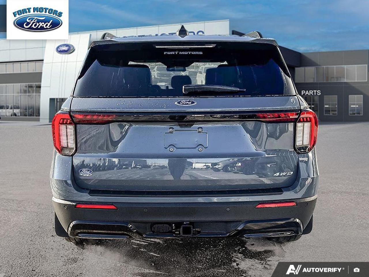 2026 Ford Explorer ST-Line Photo4