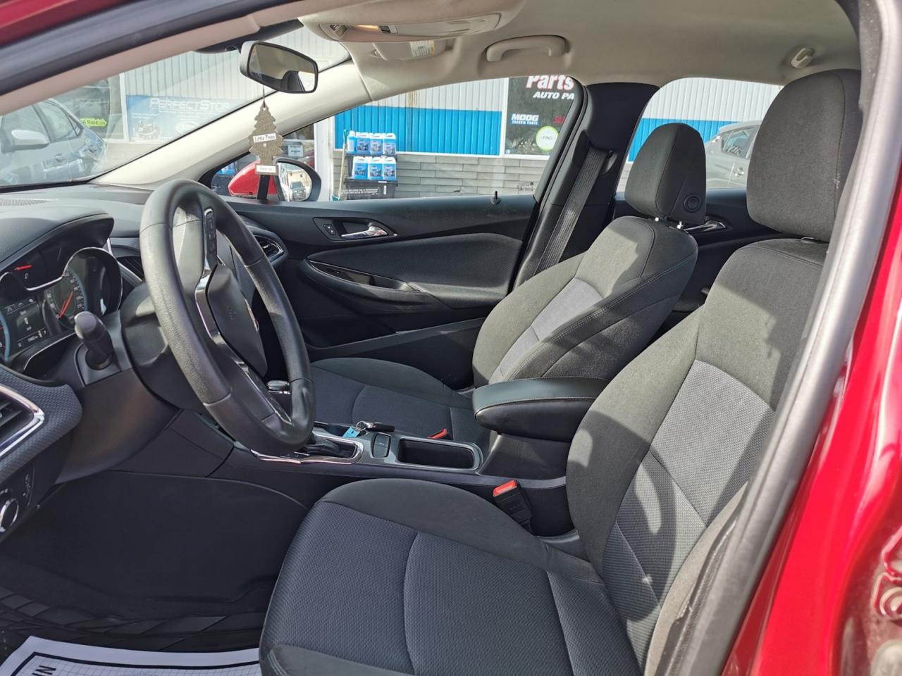 2018 Chevrolet Cruze LT Photo