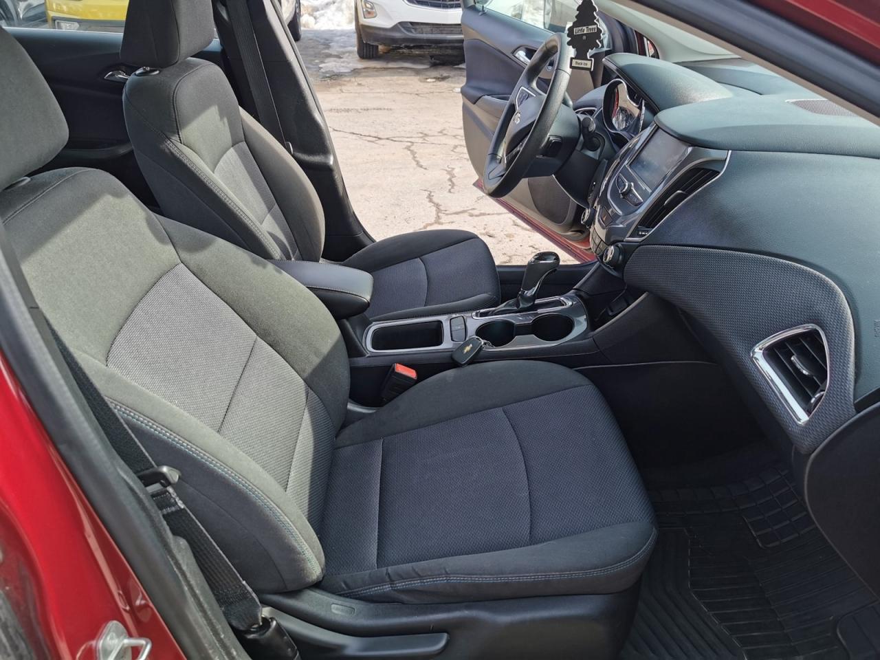 2018 Chevrolet Cruze LT Photo