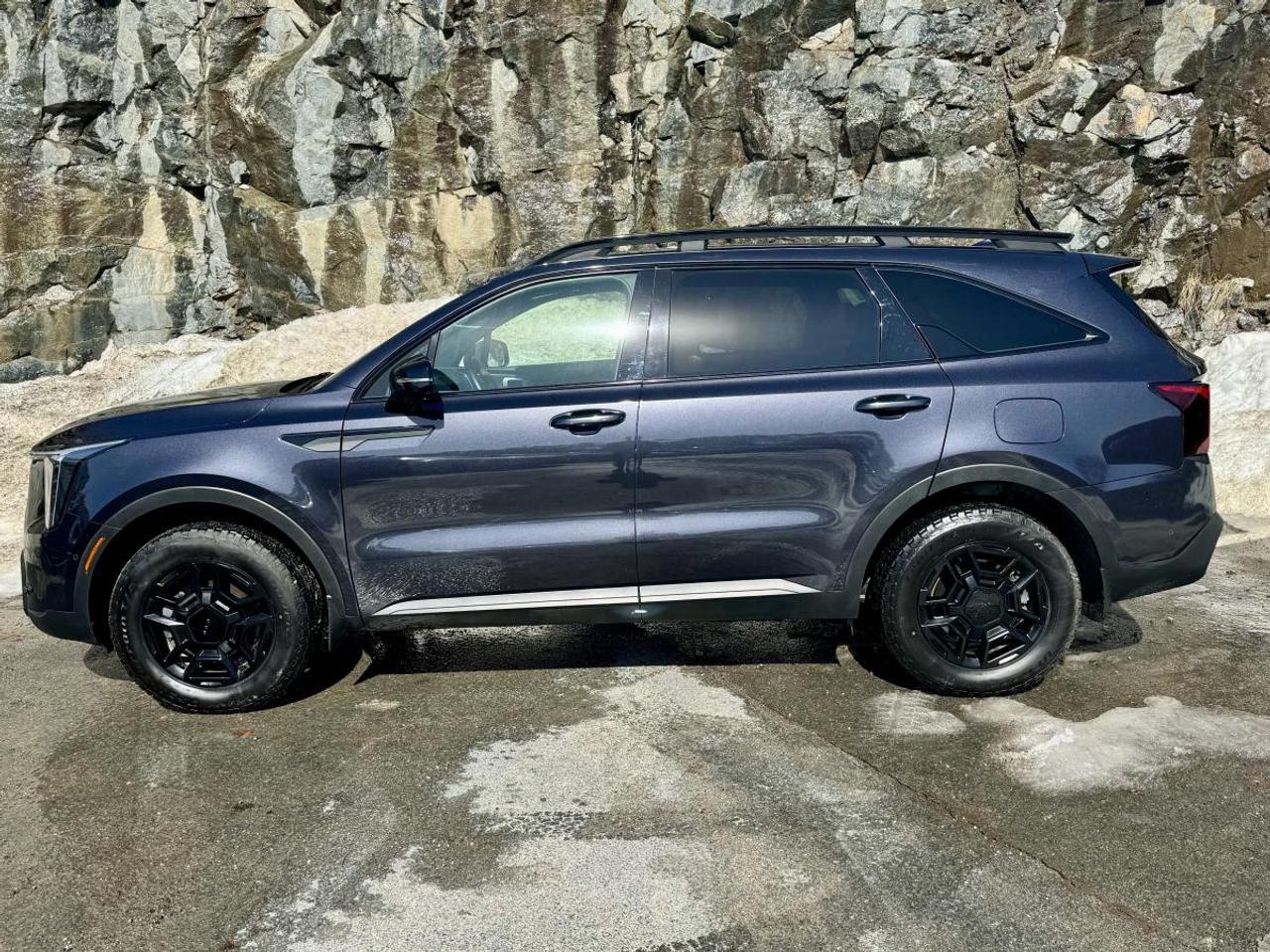 2025 Kia Sorento X-Line Limited AWD w/Black Interior Photo3