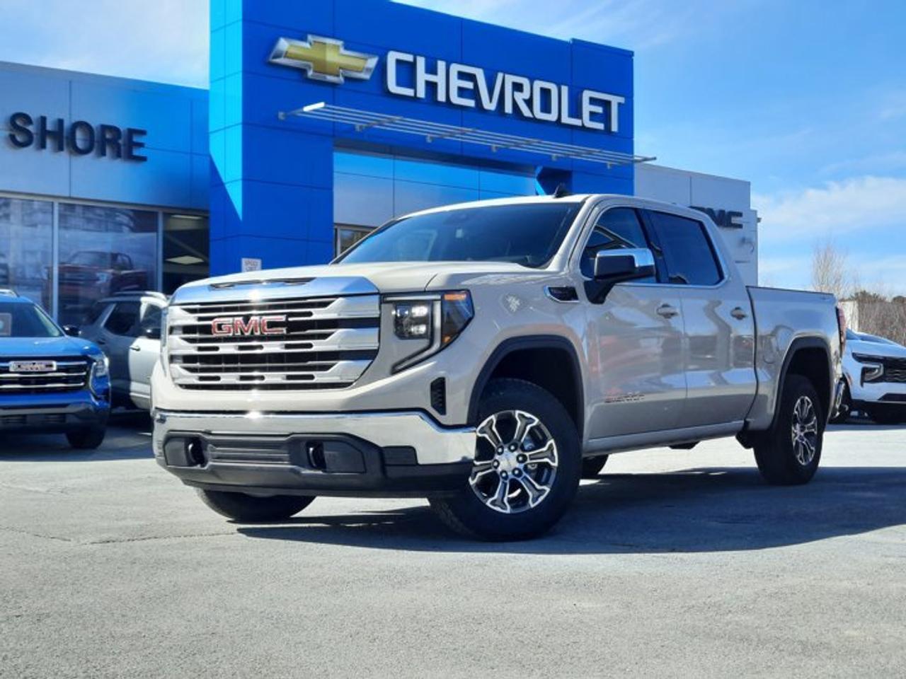 4WD Crew Cab 147 SLE, 10-Speed Automatic, Gas V8 5.3L/325