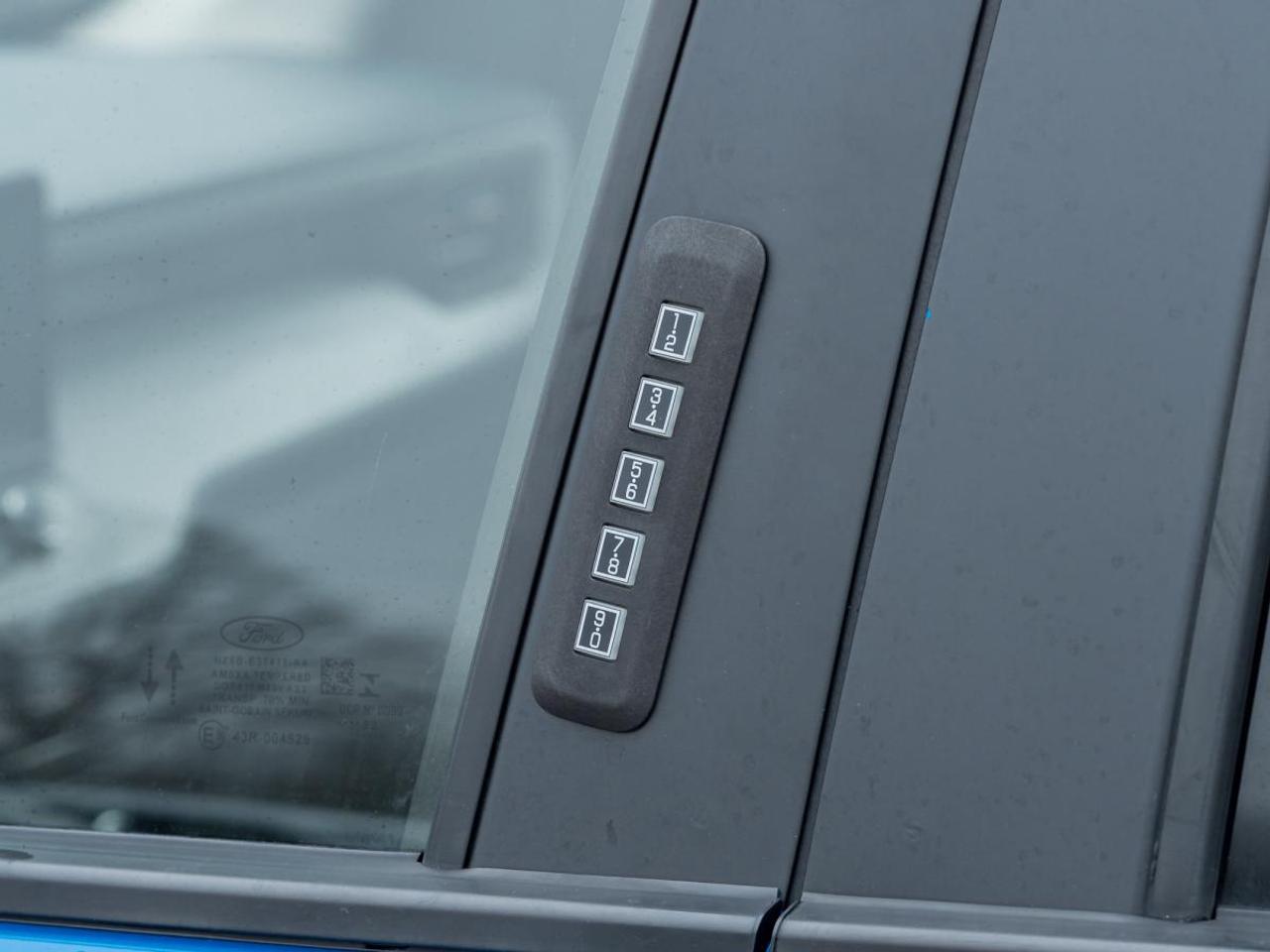 2022 Ford Maverick XLT Photo3